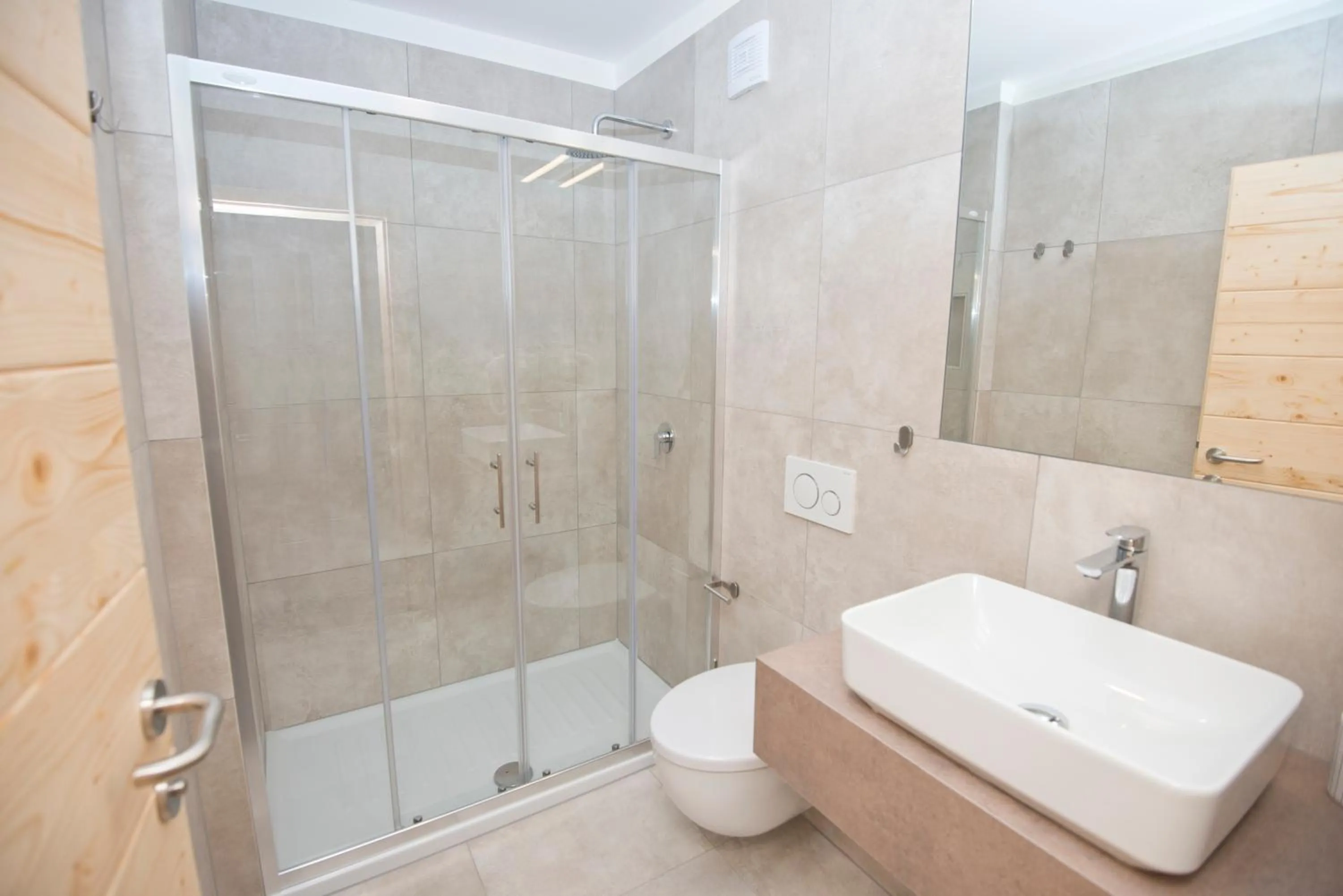 Shower in Vila Alpina