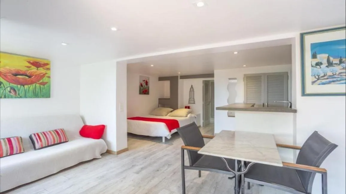 Living room, Bed in Lou Trelus