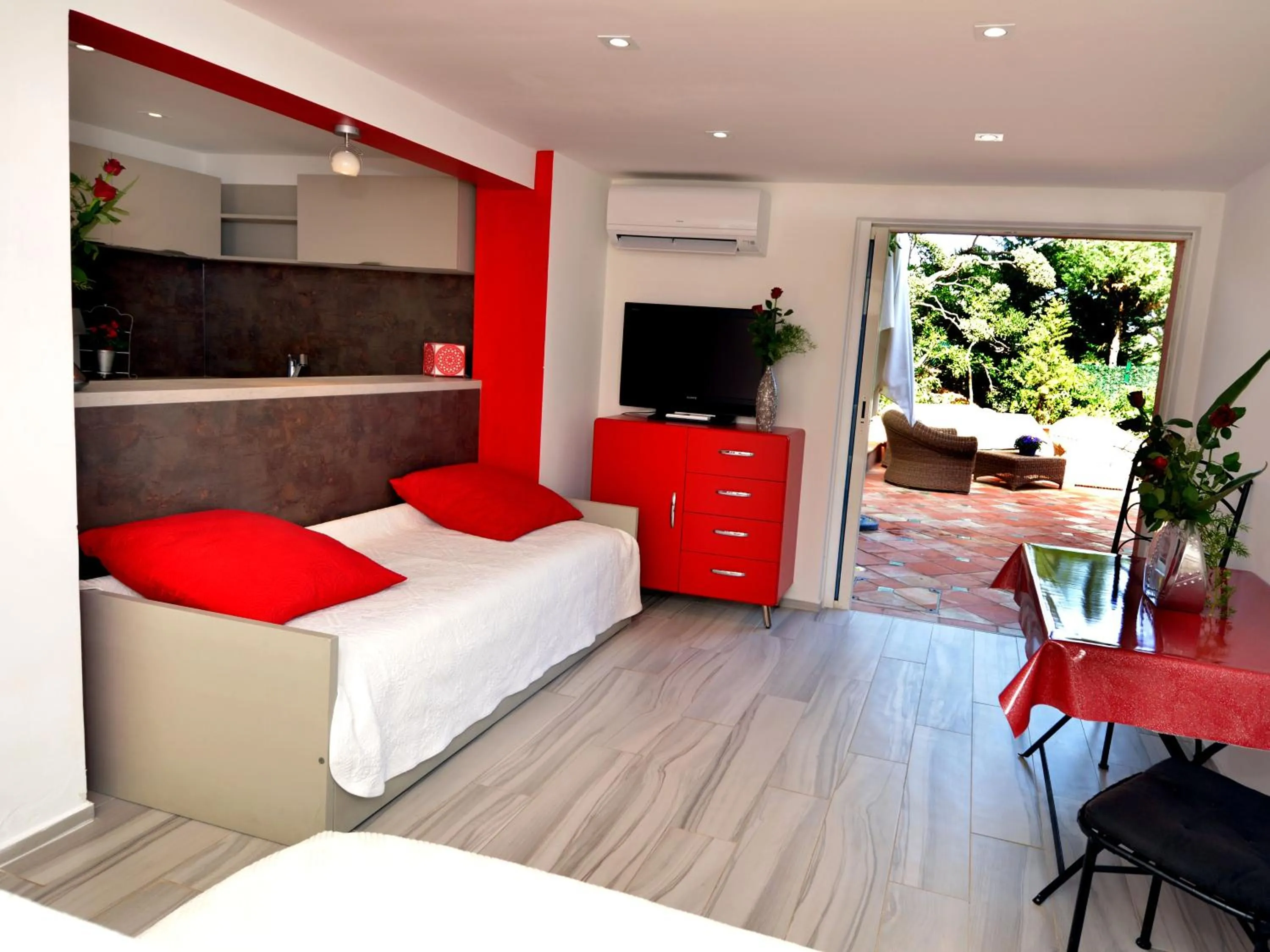 Bedroom, Bed in Lou Trelus