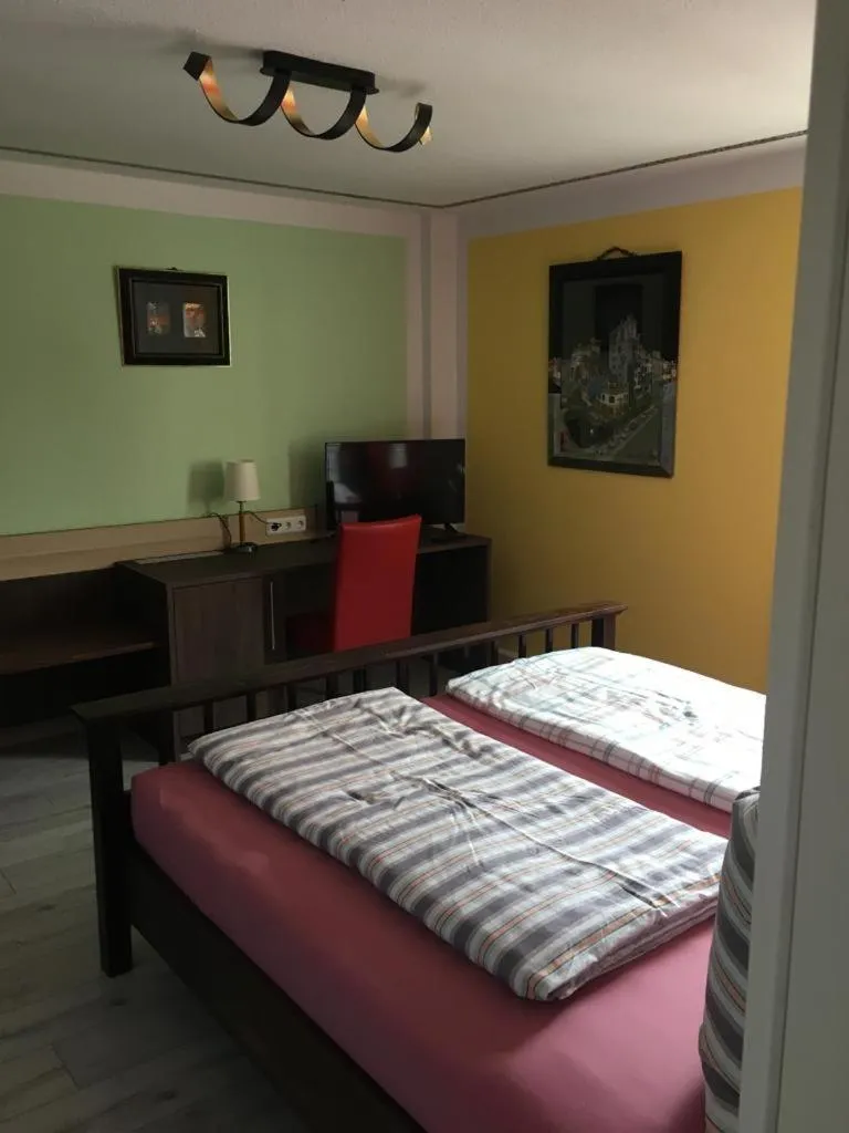 Photo of the whole room, Bed in Gasthof " Zur Brücke"