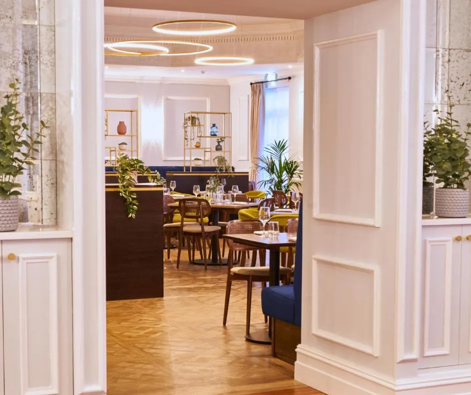 Restaurant/places to eat in Shaw Hill Hotel Golf And Country Club