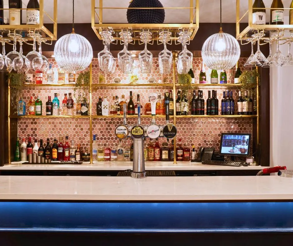 Lounge or bar in Shaw Hill Hotel Golf And Country Club