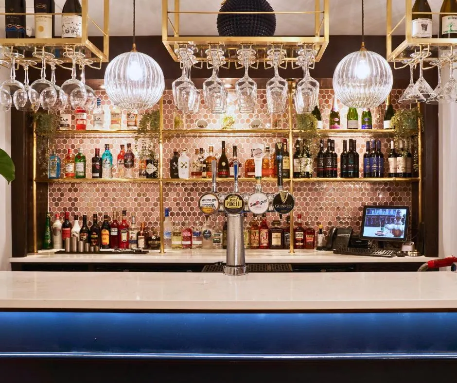 Lounge or bar in Shaw Hill Hotel Golf And Country Club