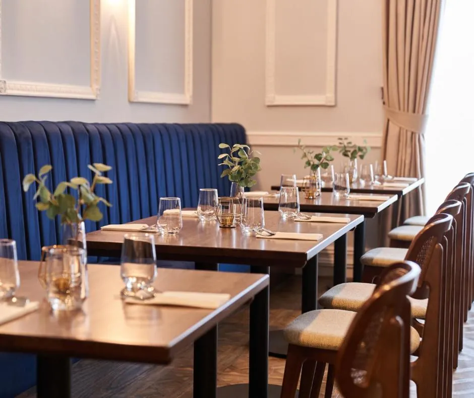 Restaurant/places to eat in Shaw Hill Hotel Golf And Country Club