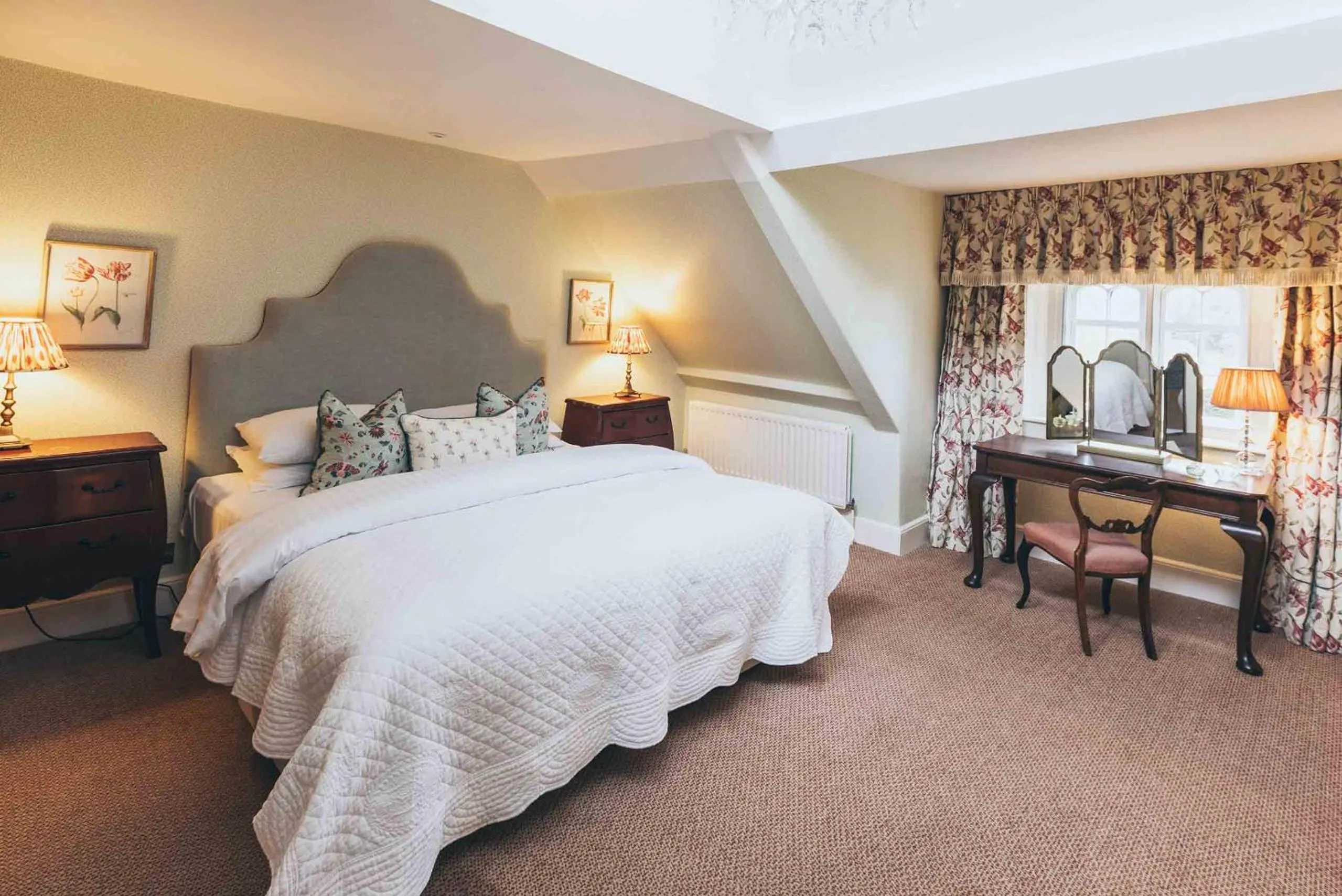 Photo of the whole room, Bed in Rowton Castle