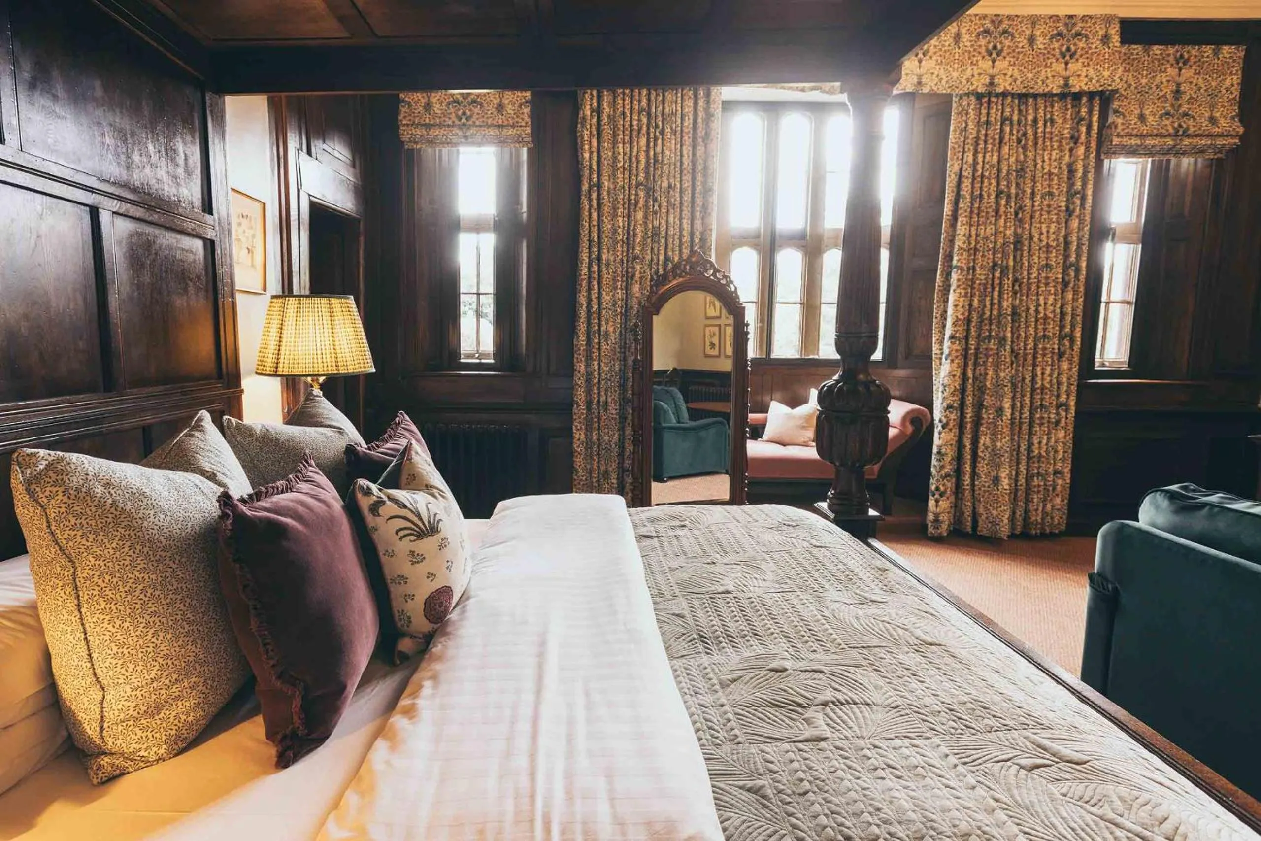 Photo of the whole room, Bed in Rowton Castle