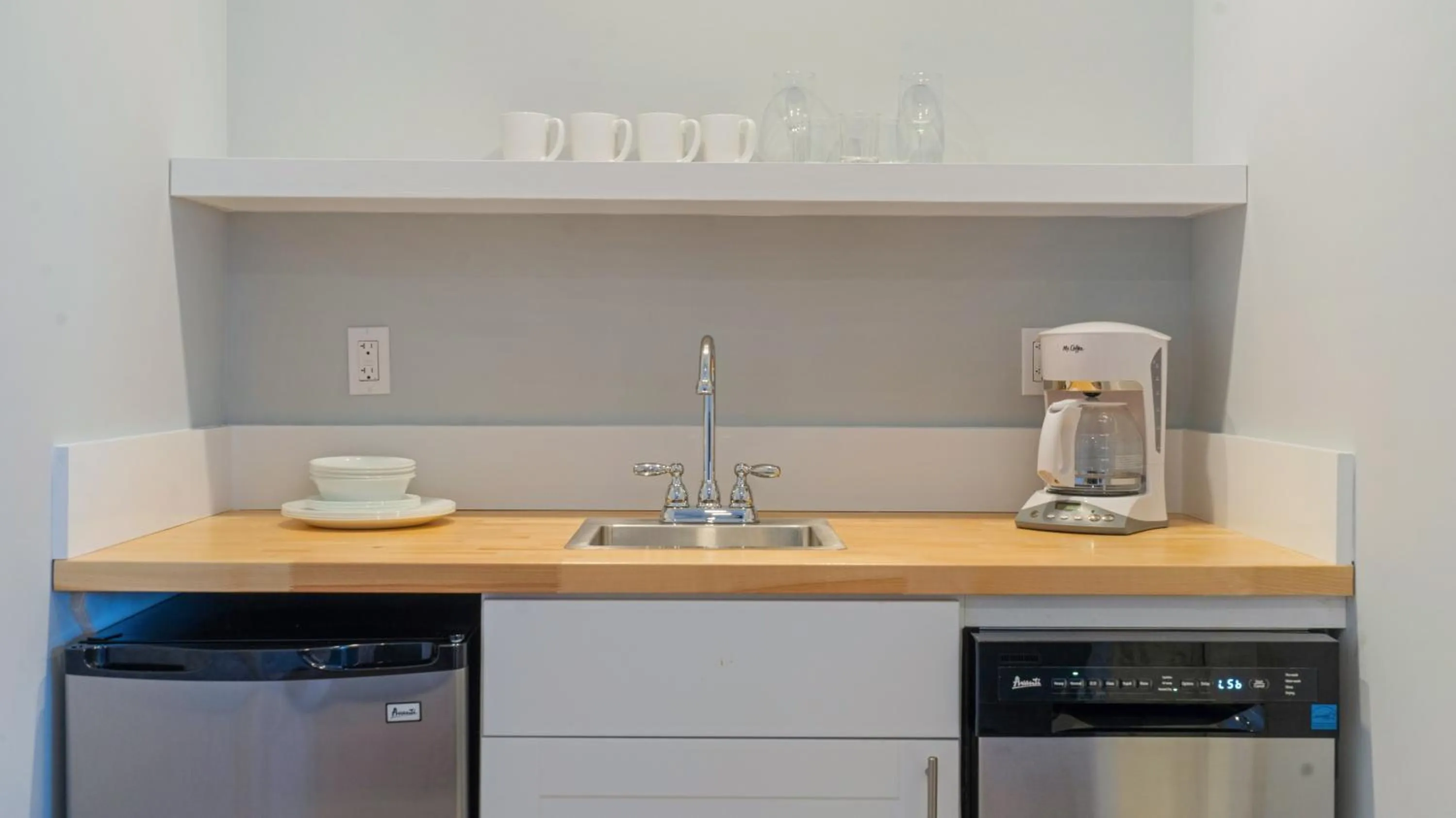 A Wave Inn - Montauk