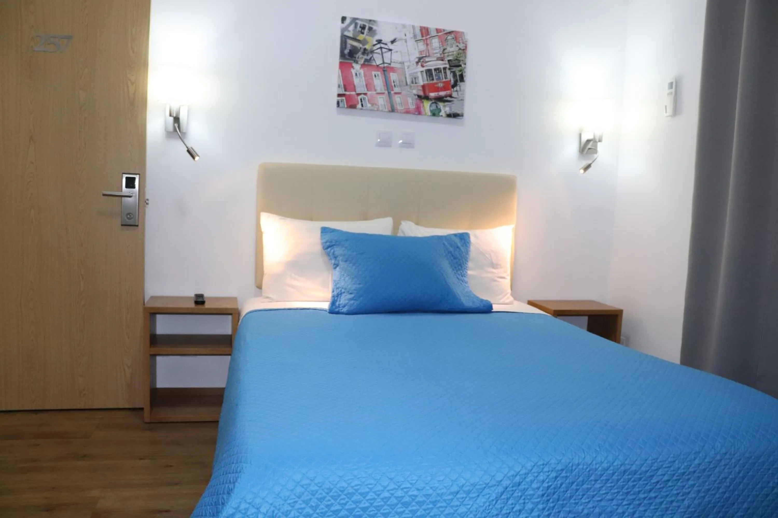 Photo of the whole room, Bed in Hotel Belém Tejo - Setubalense