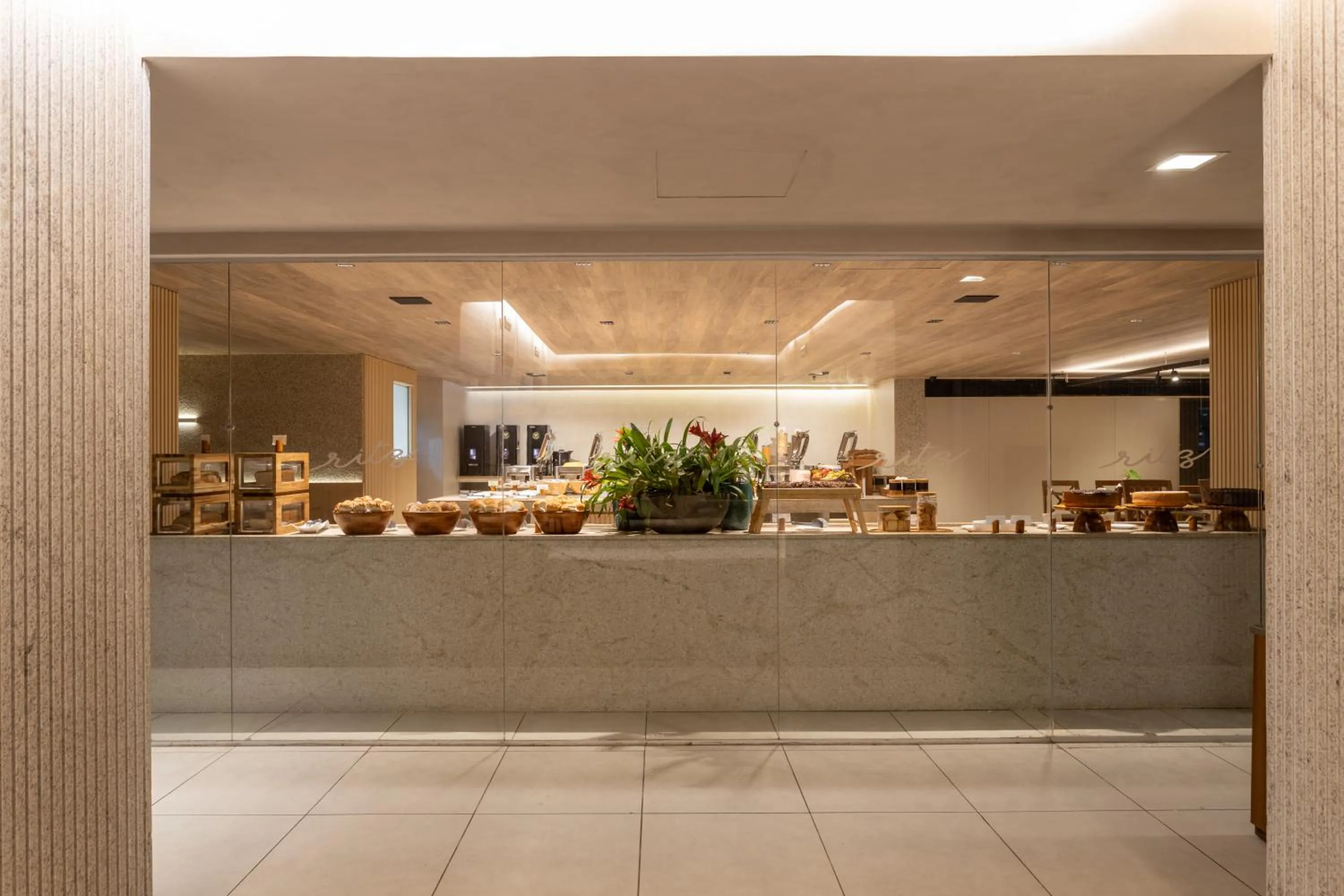 Food and drinks in Ritz Suites Grand Hotel Boutique