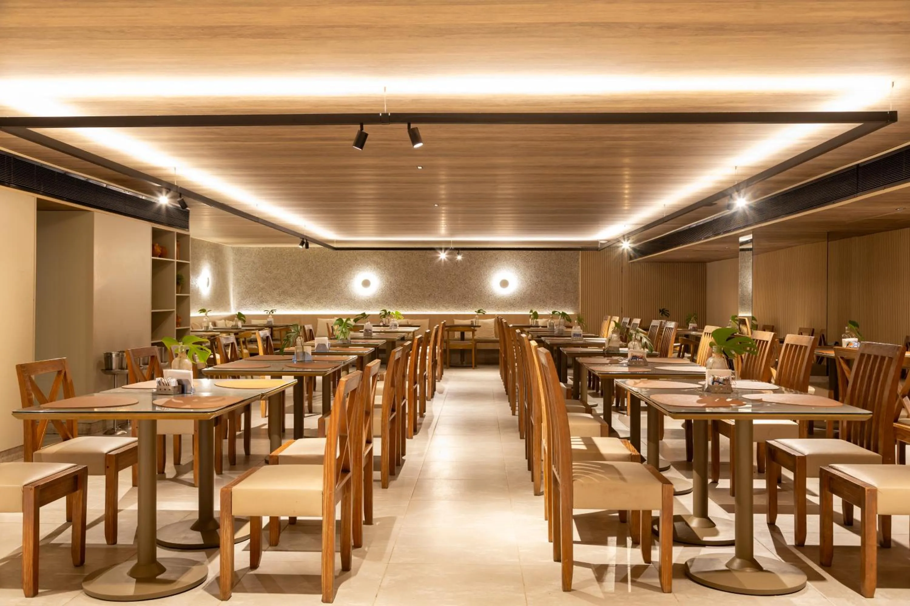 Restaurant/places to eat in Ritz Suites Grand Hotel Boutique