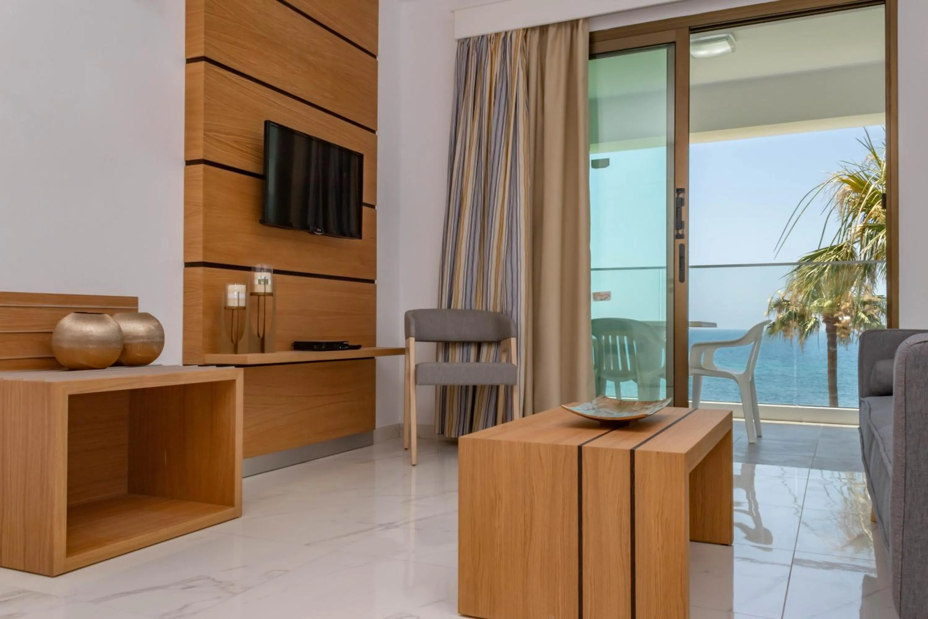 Rododafni Beach Apartments