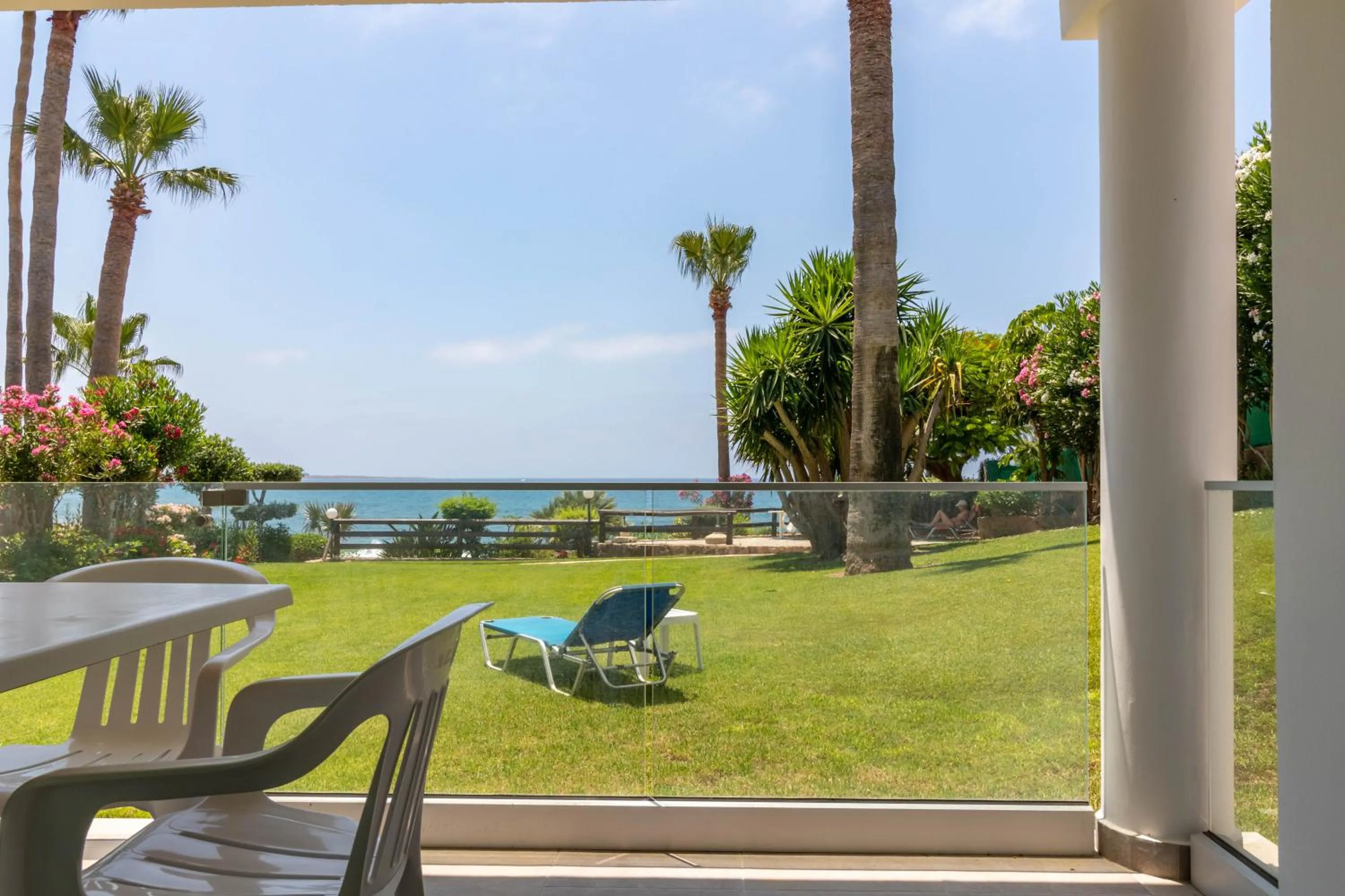 Rododafni Beach Apartments