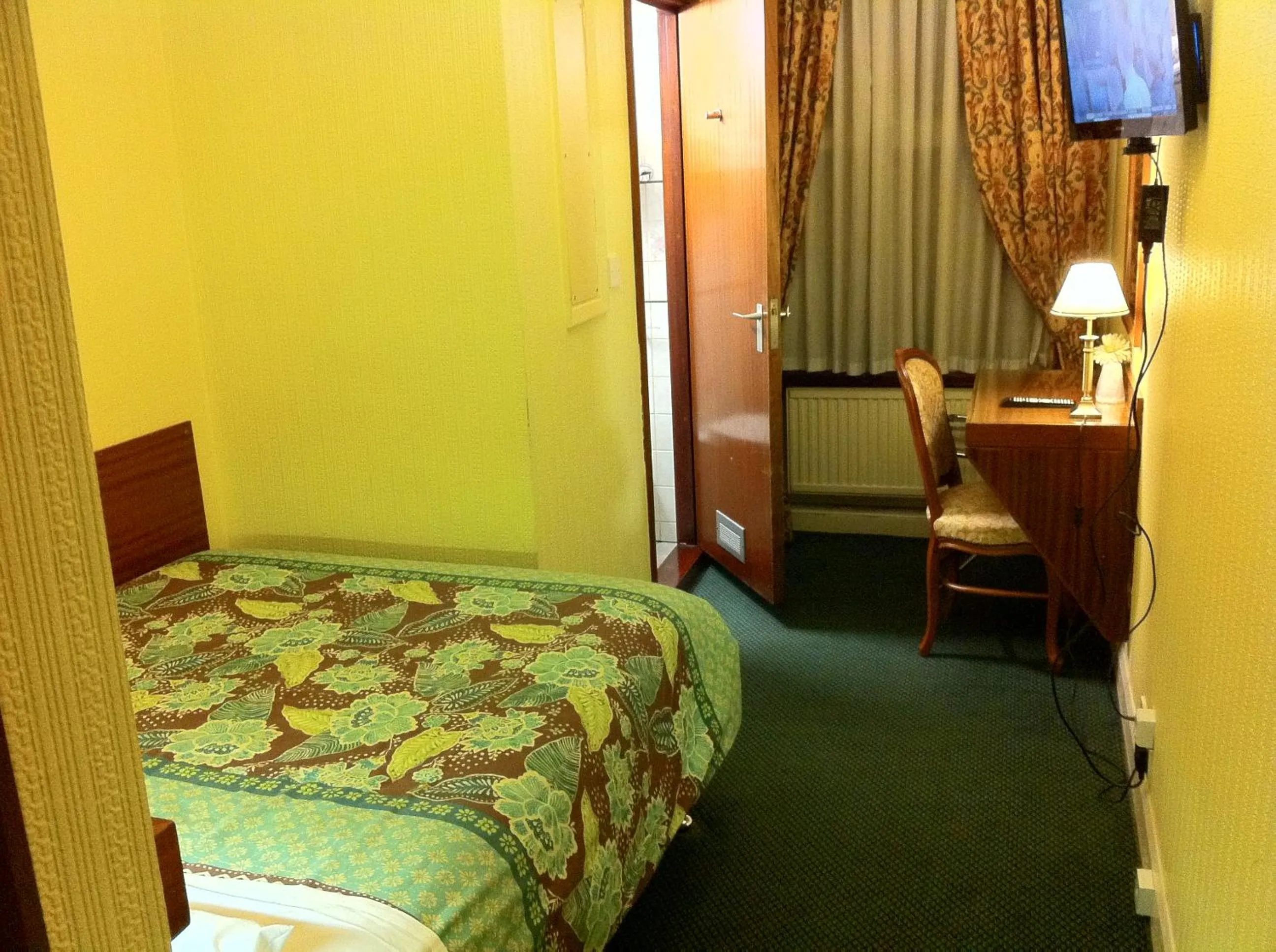 Bed in London Visitors Hotel