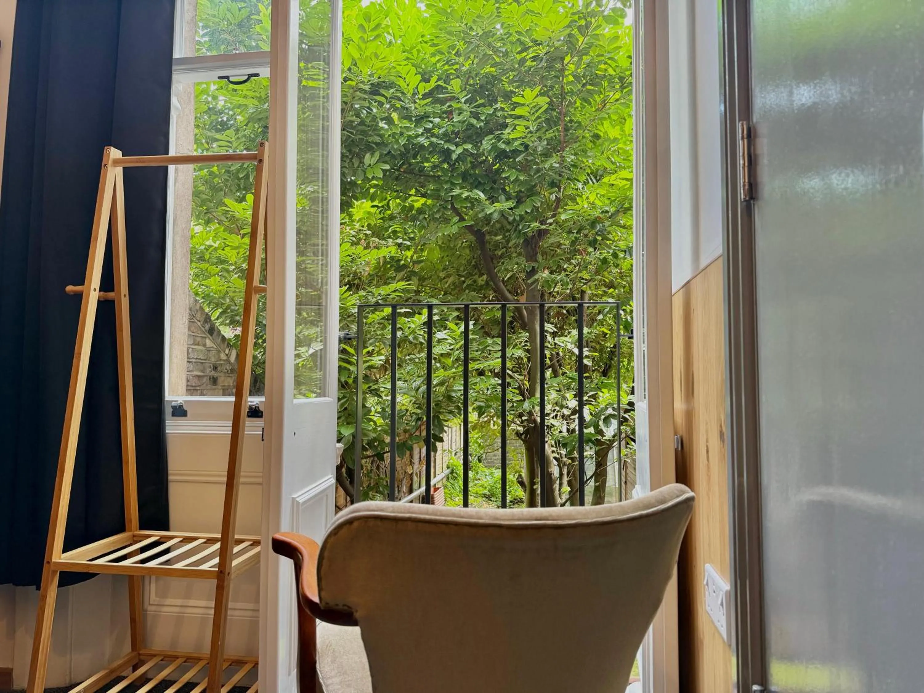 London Visitors Hotel