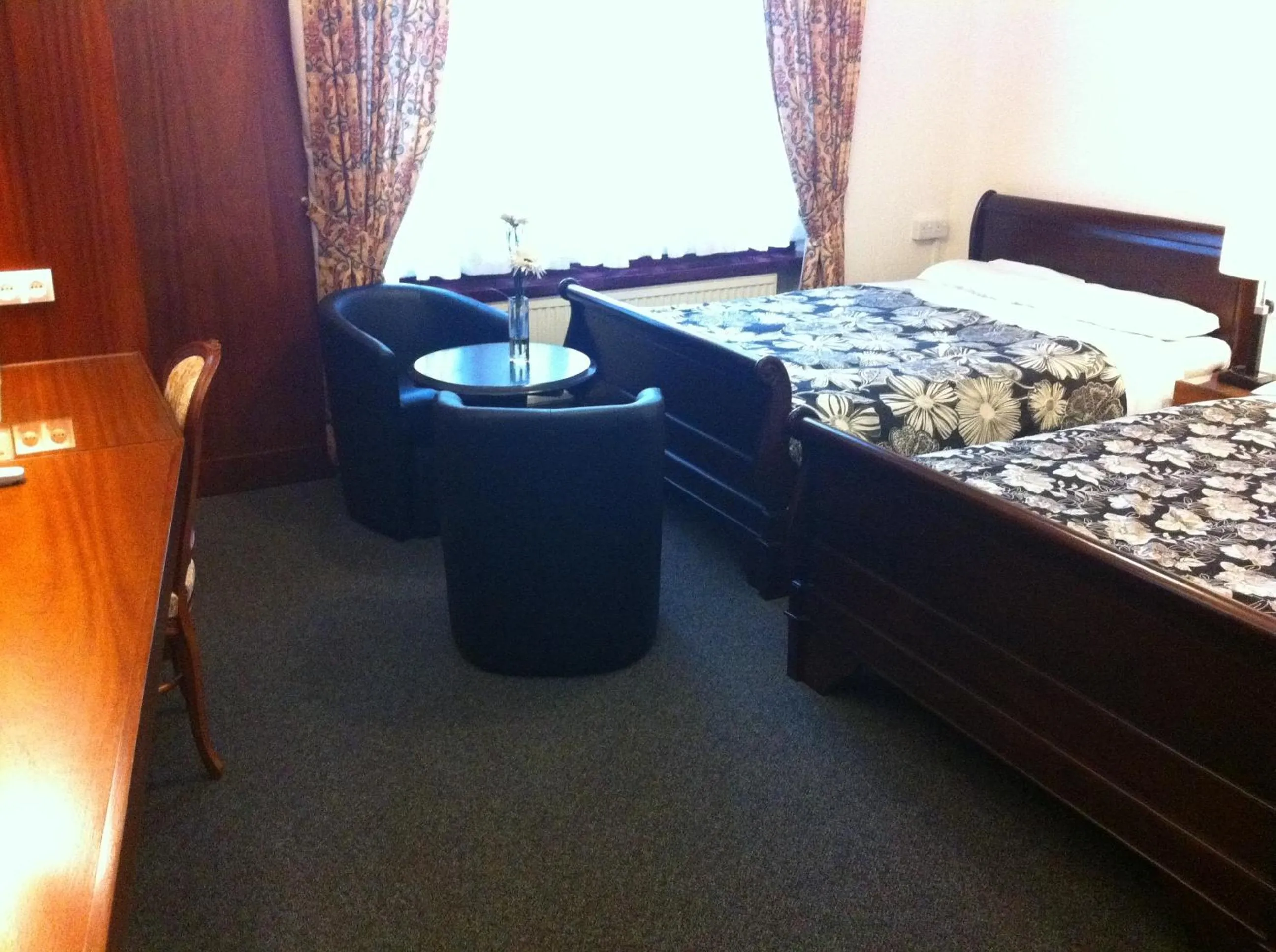 Bed in London Visitors Hotel