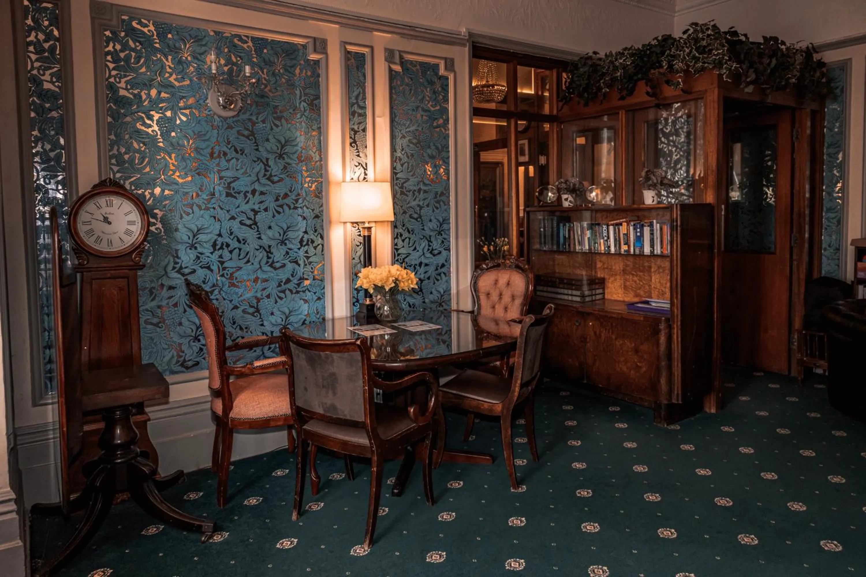 London Visitors Hotel