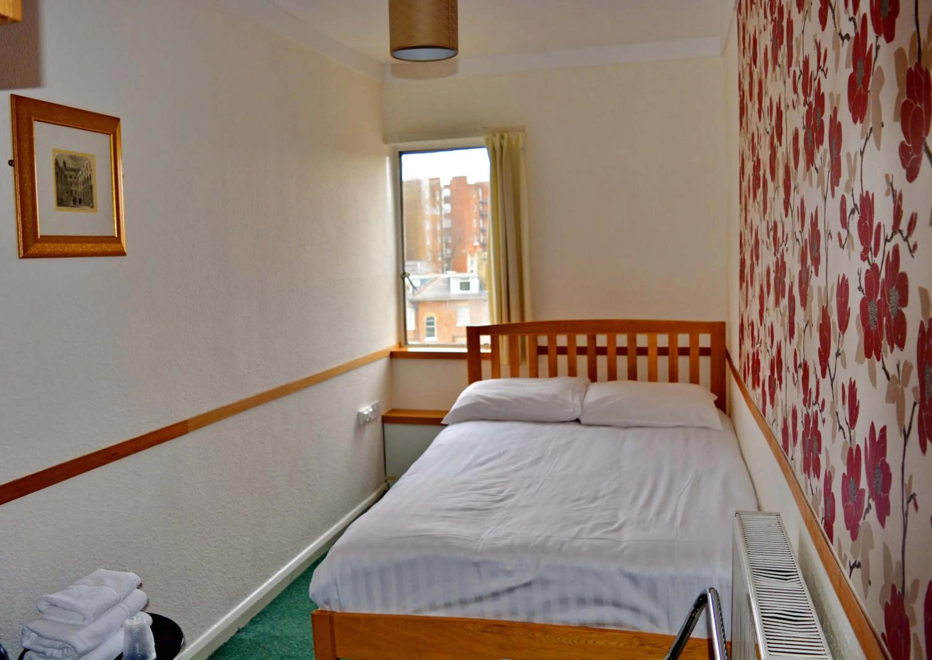 Day, Bed in London Visitors Hotel