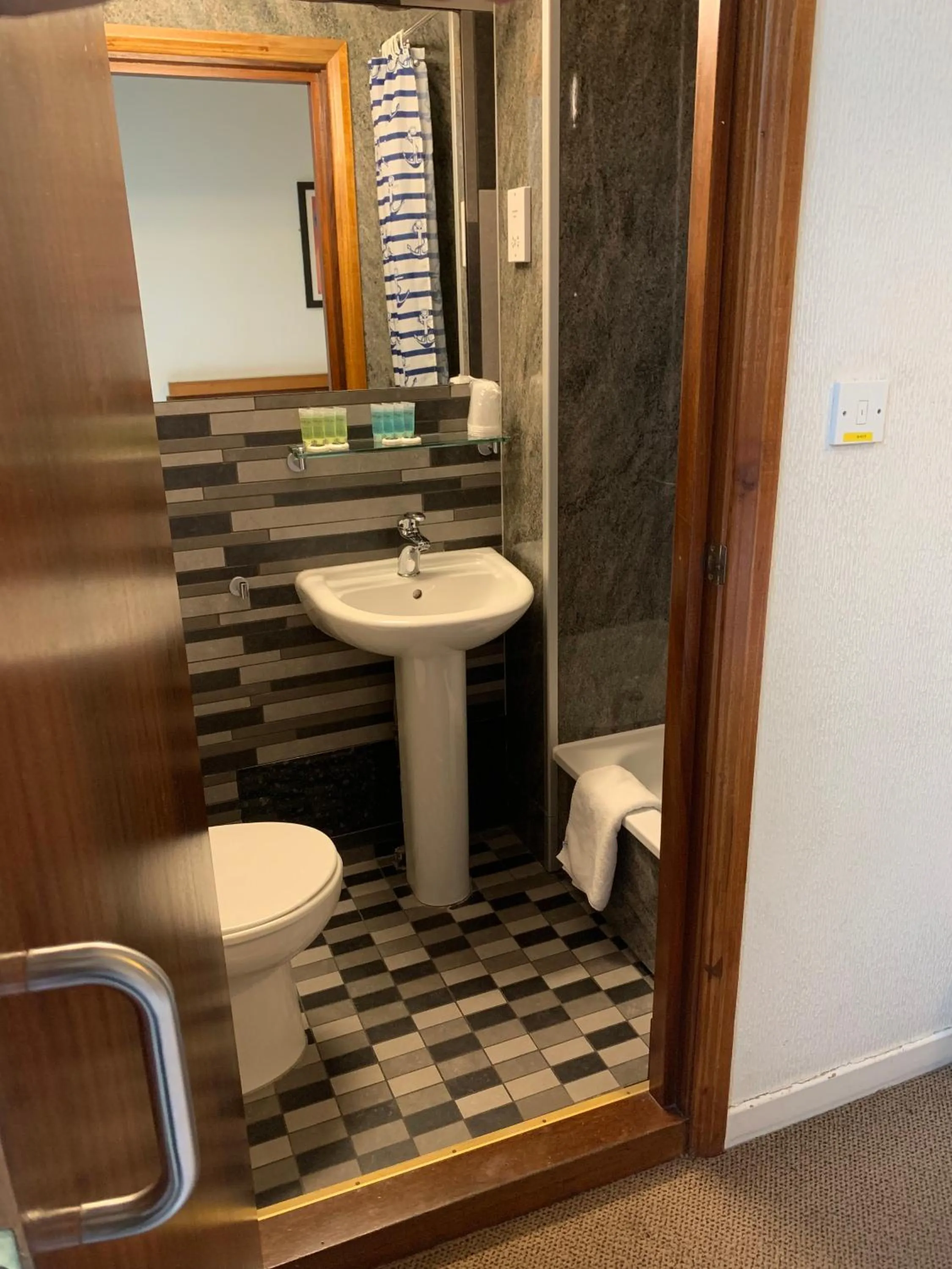 London Visitors Hotel