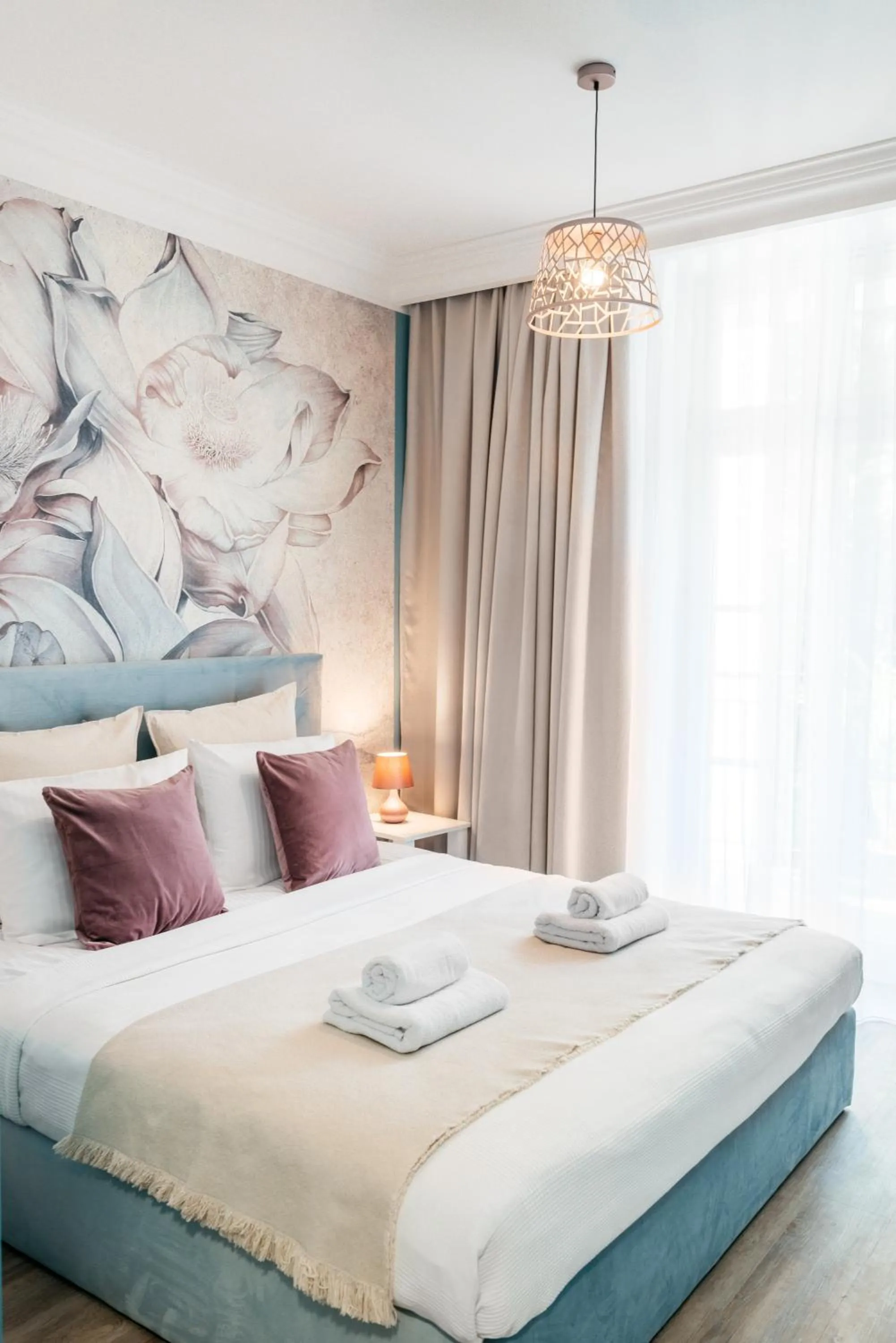 "Miami Beach" apartment with balcony and fireplace in District17 - LoftAffair Collection