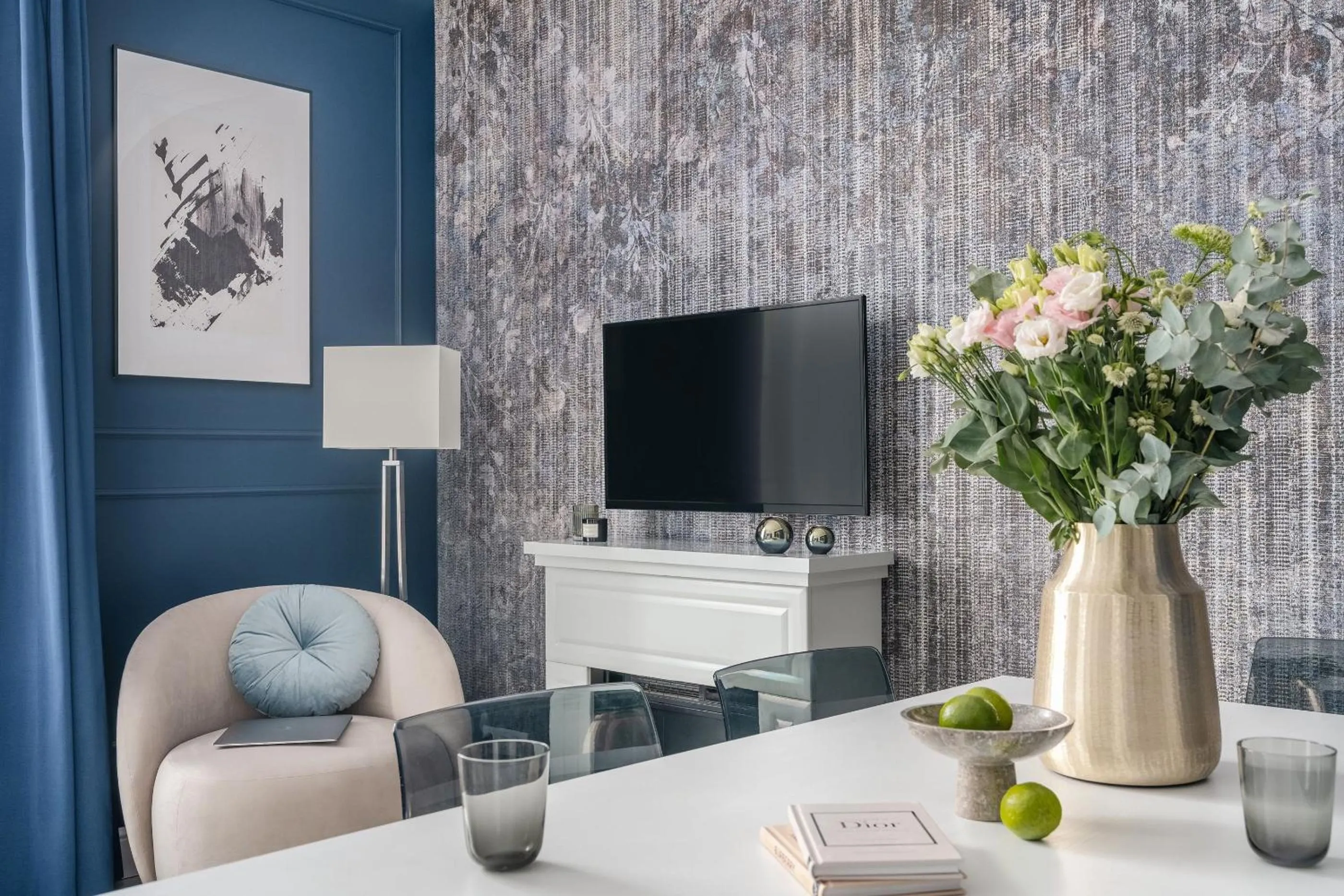 TV and multimedia in District17 - LoftAffair Collection