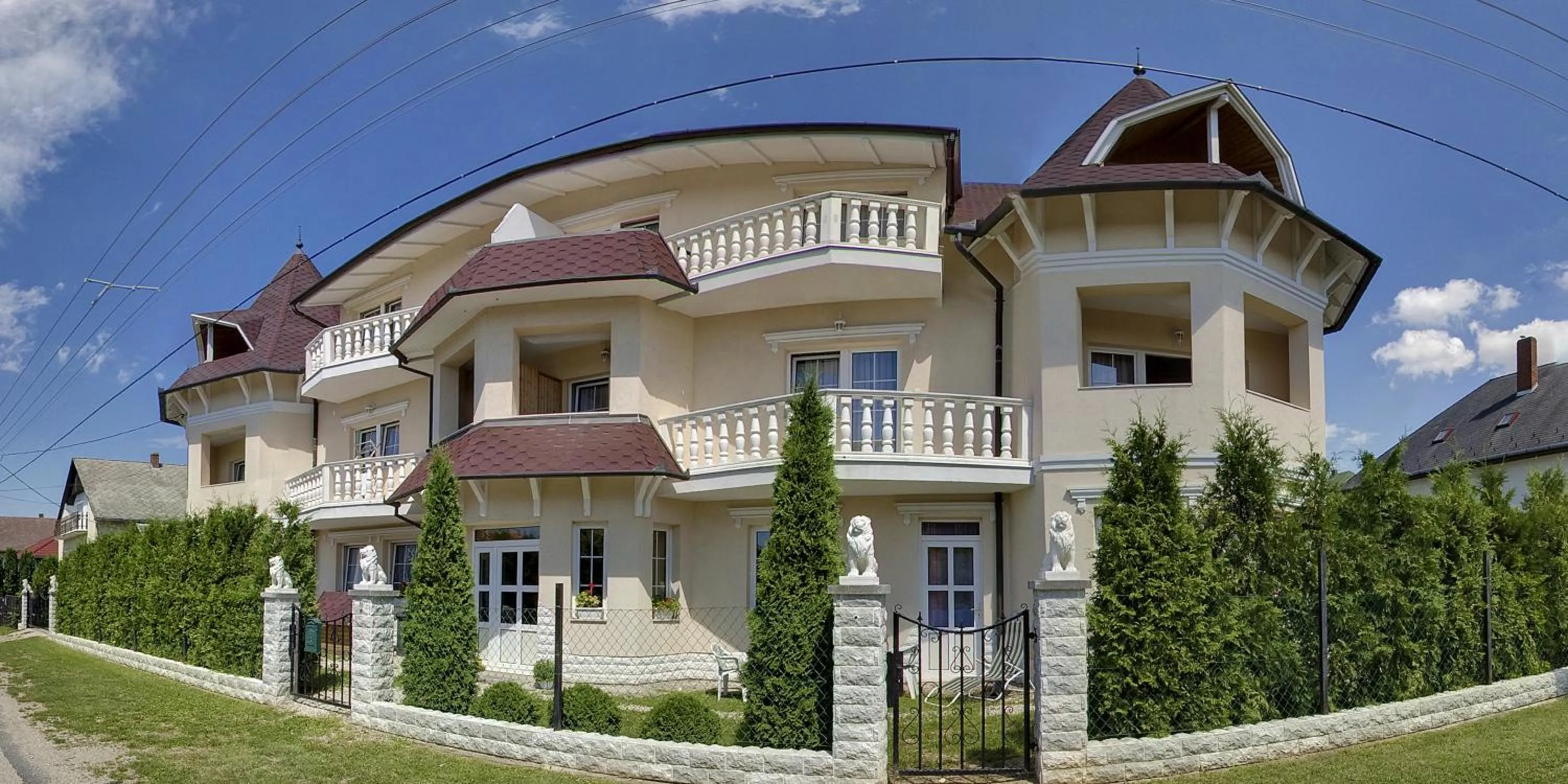 Property building in Hegyi Villa