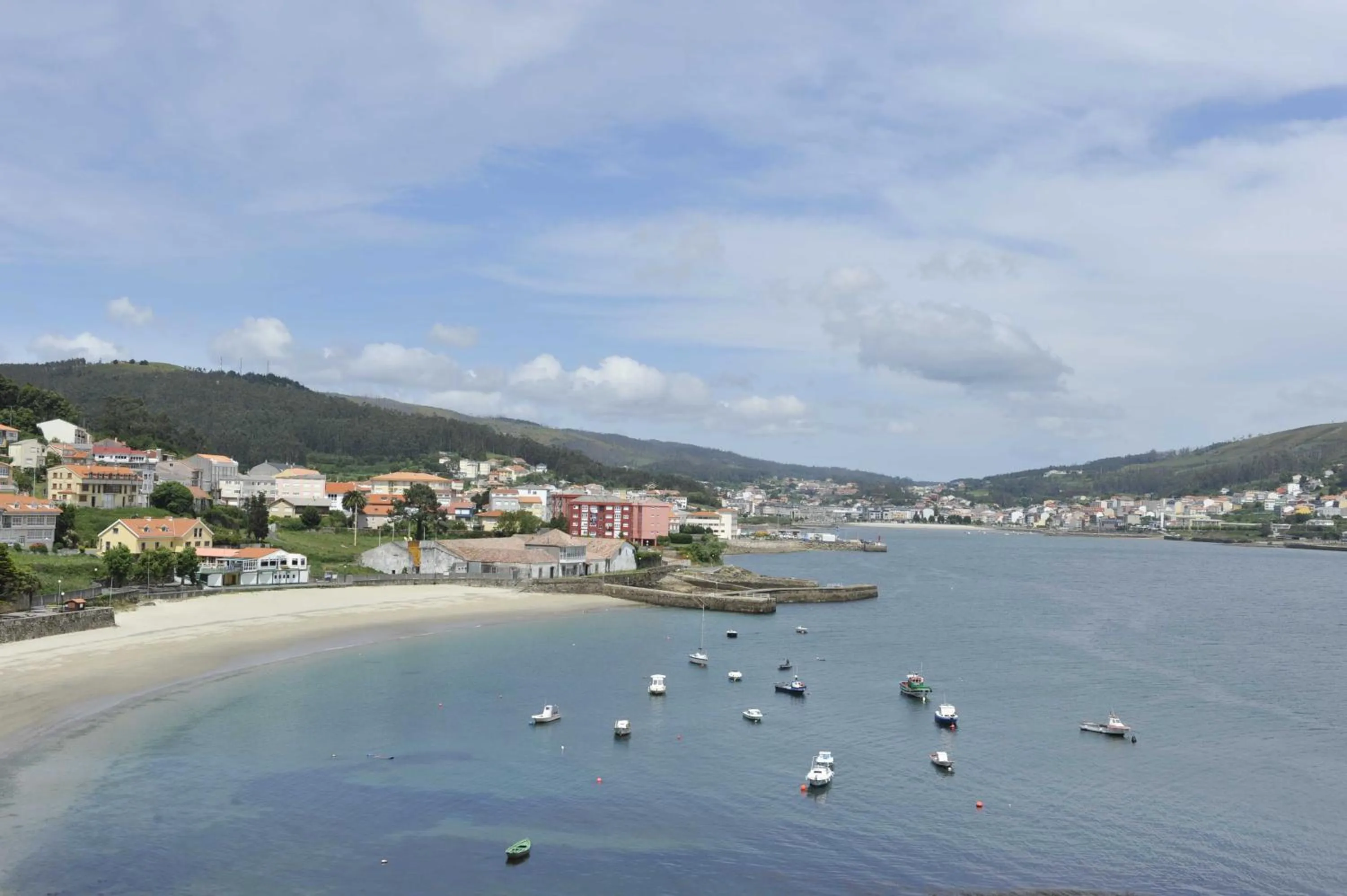 Beach in Apartamentos VIDA Corcubión