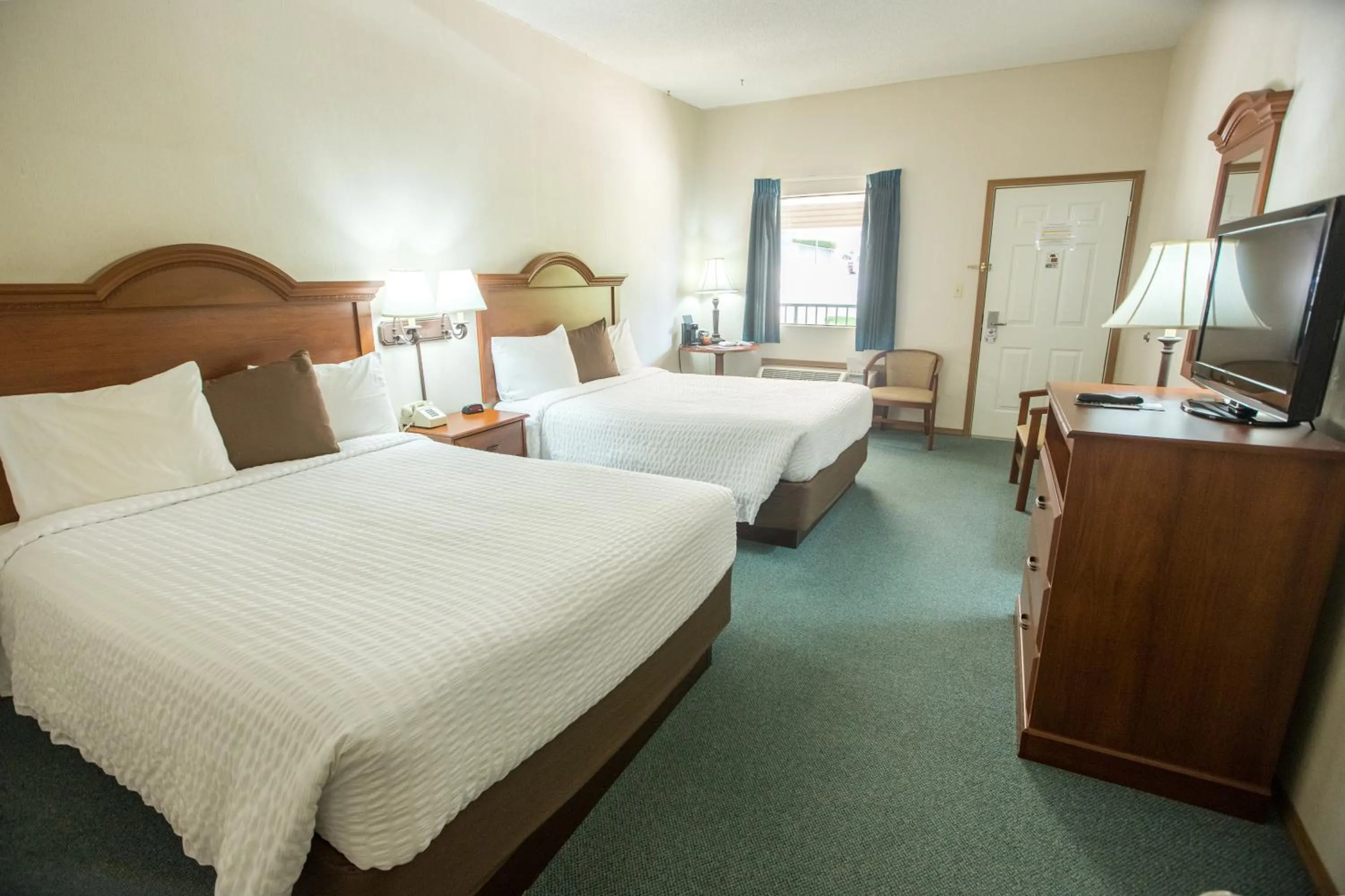 Photo of the whole room, Bed in Green Gables Inn