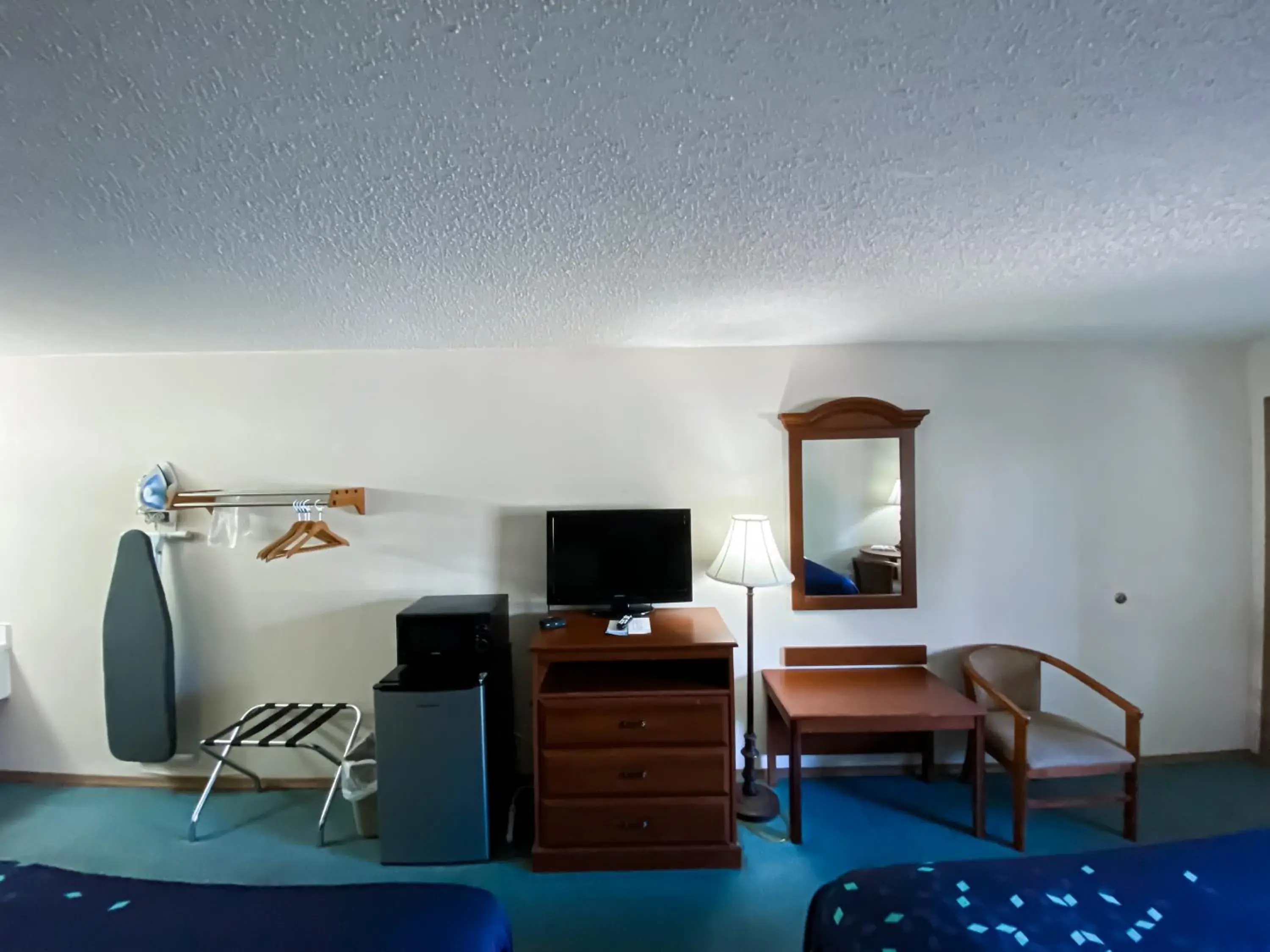 Deluxe Queen Room with Two Queen Beds Smoking in Green Gables Inn Deluxe Queen Room with Two Queen Beds Smoking in Green Gables Inn