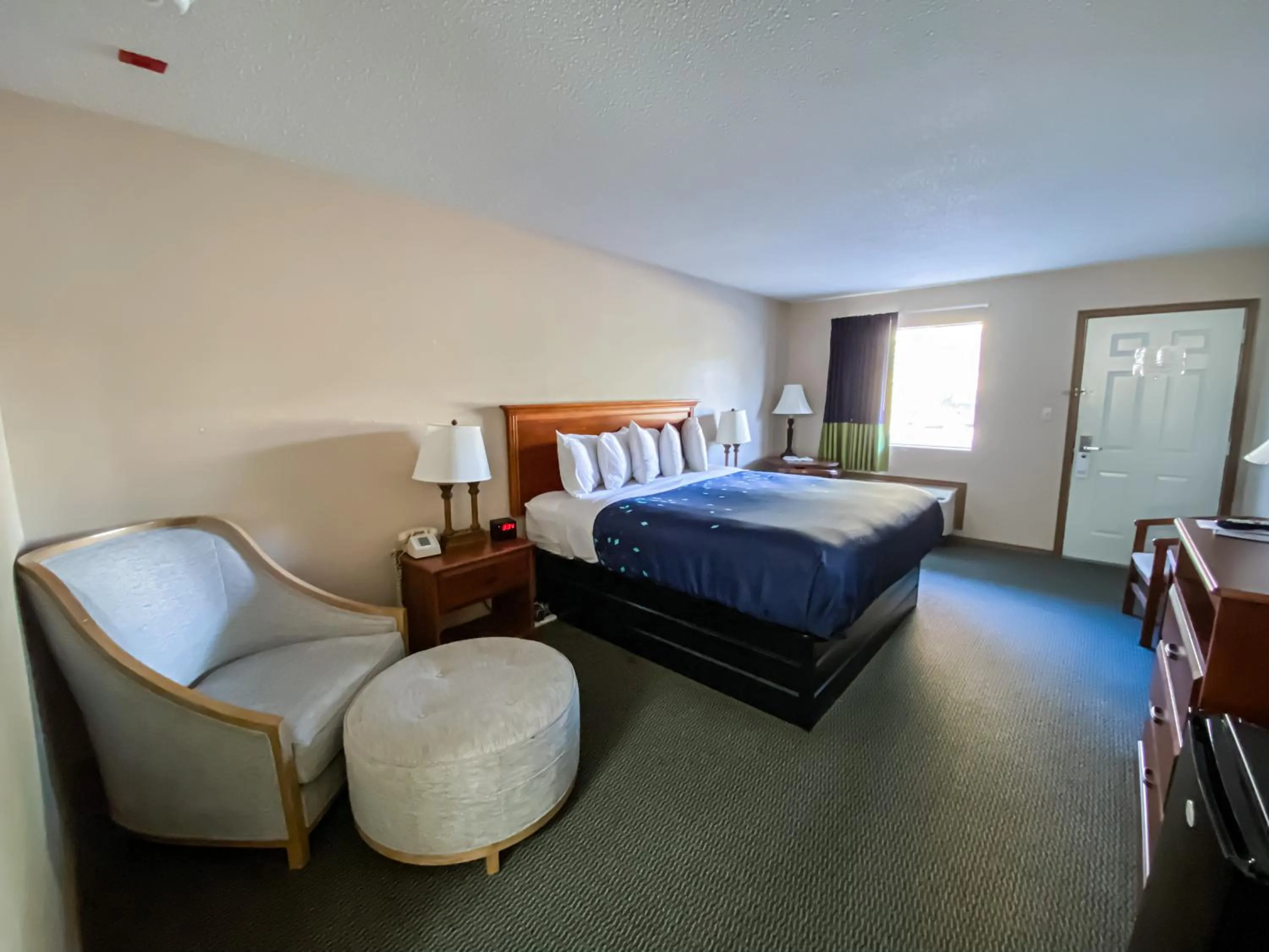 Photo of the whole room, Bed in Green Gables Inn