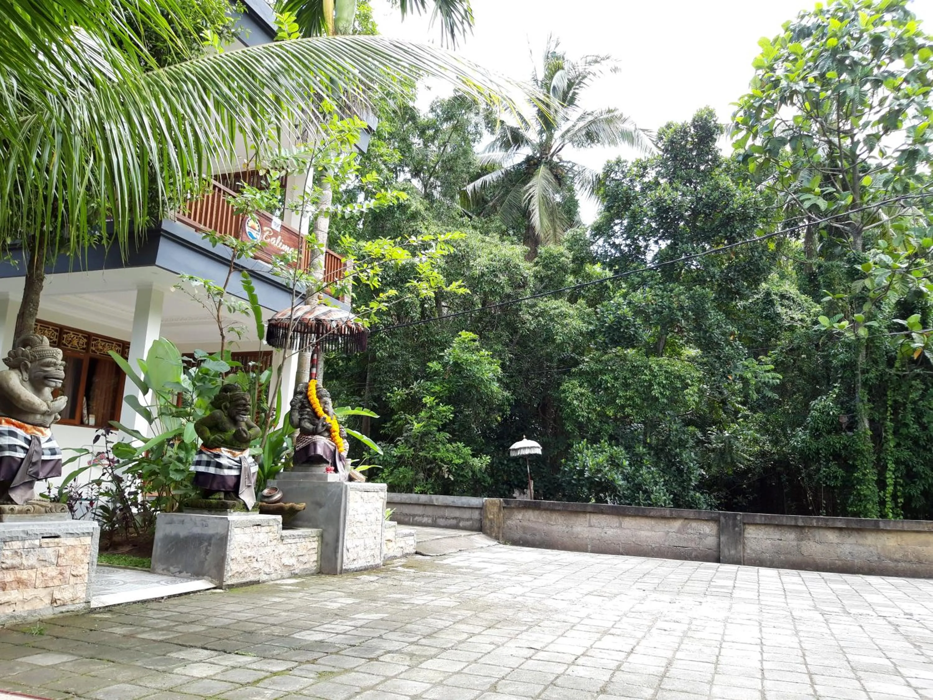 Facade/entrance in Balimas Guest House