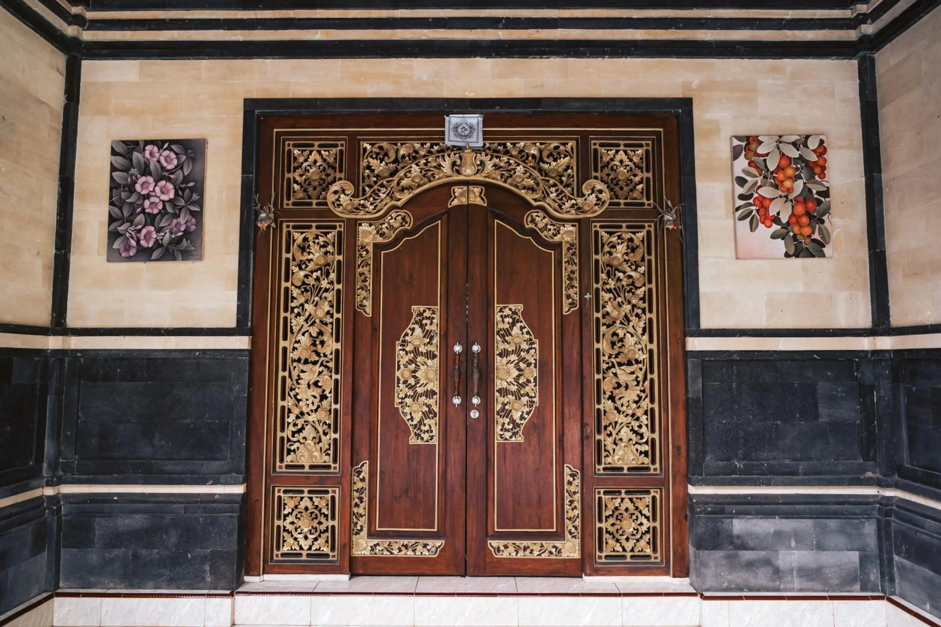 Facade/entrance in Balimas Guest House