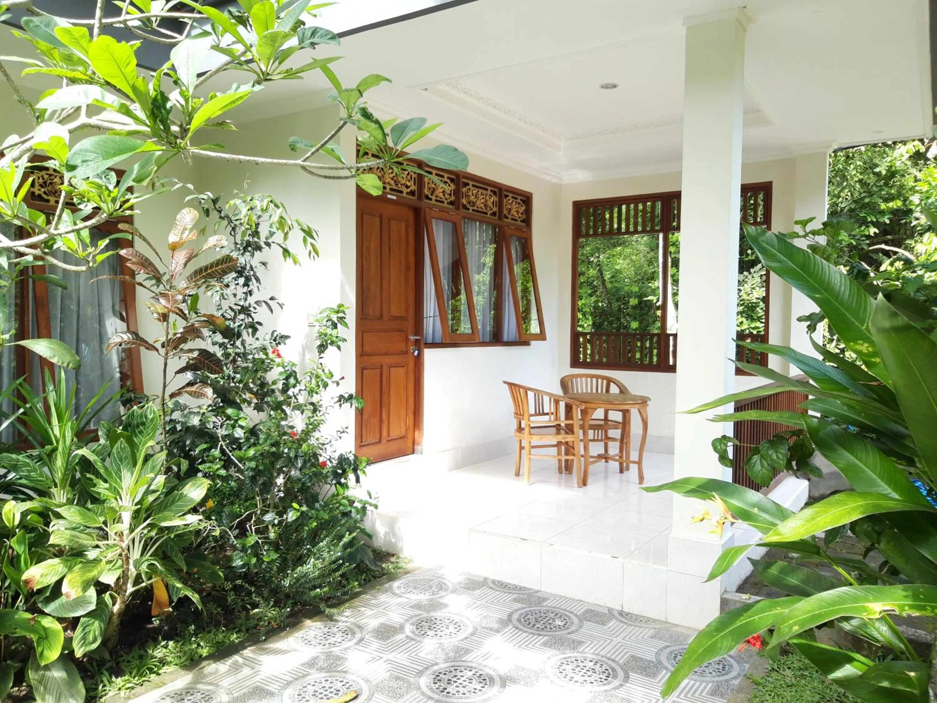 Deluxe Double or Twin Room in Balimas Guest House