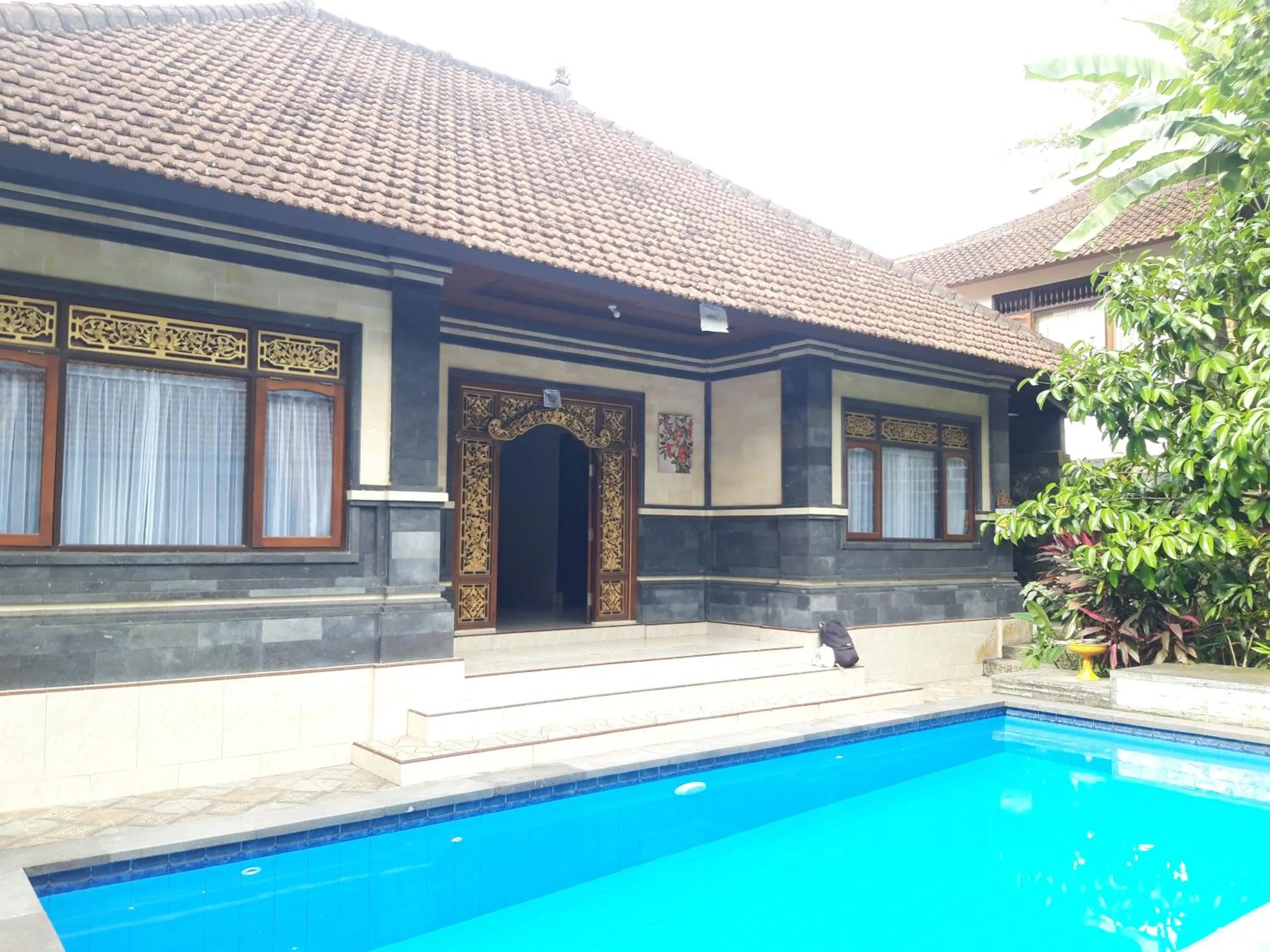 Swimming pool in Balimas Guest House