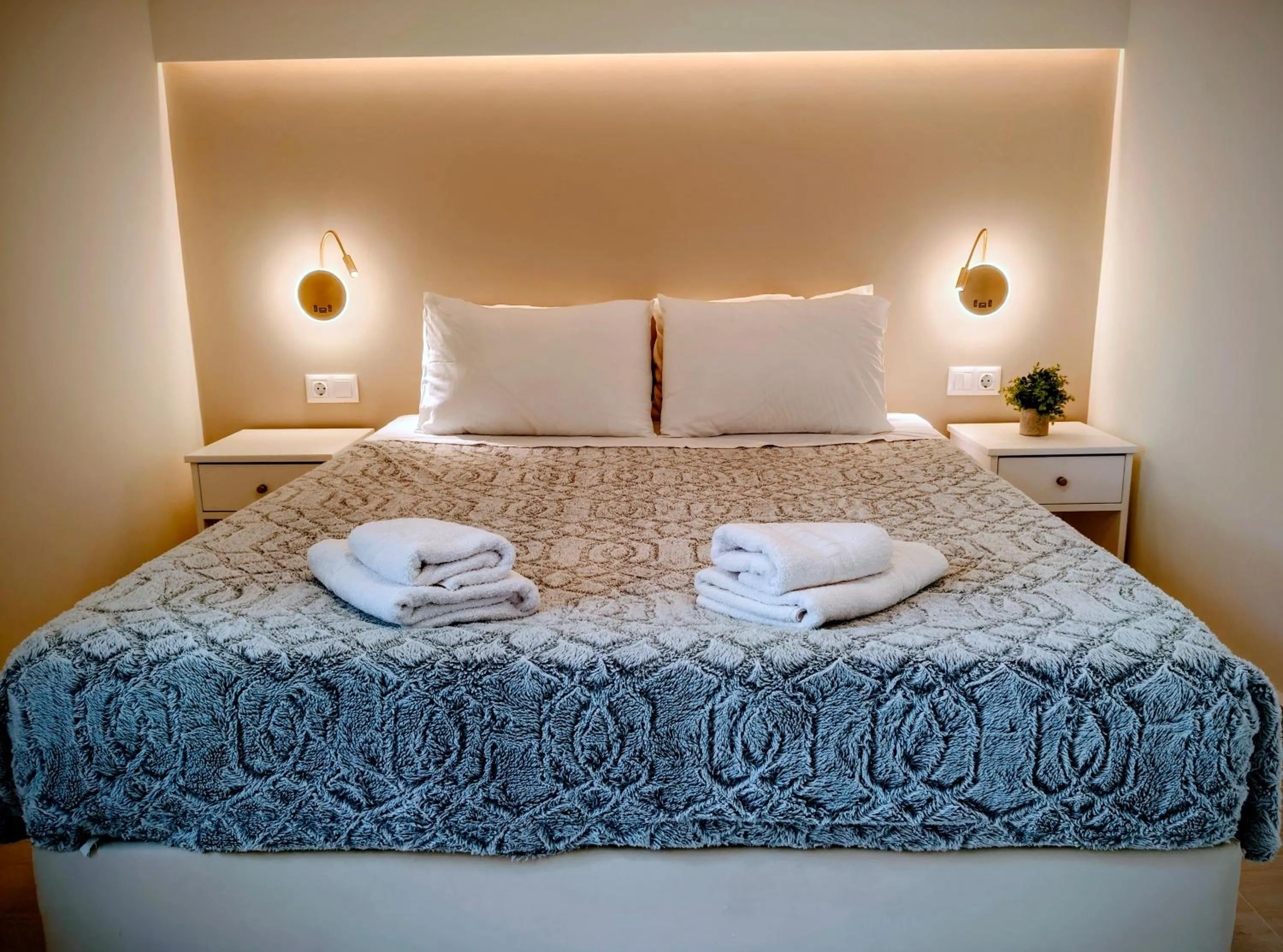 Eva Ivoni apartments