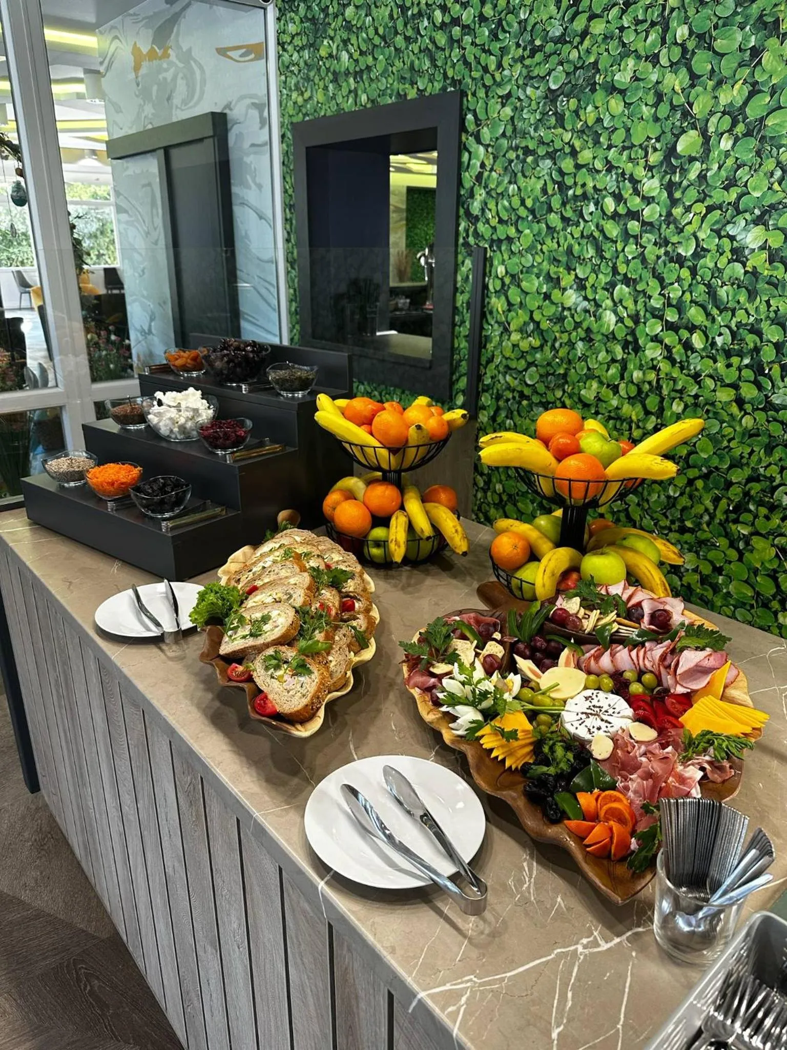 Restaurant/places to eat in Thermal Hotel Garden