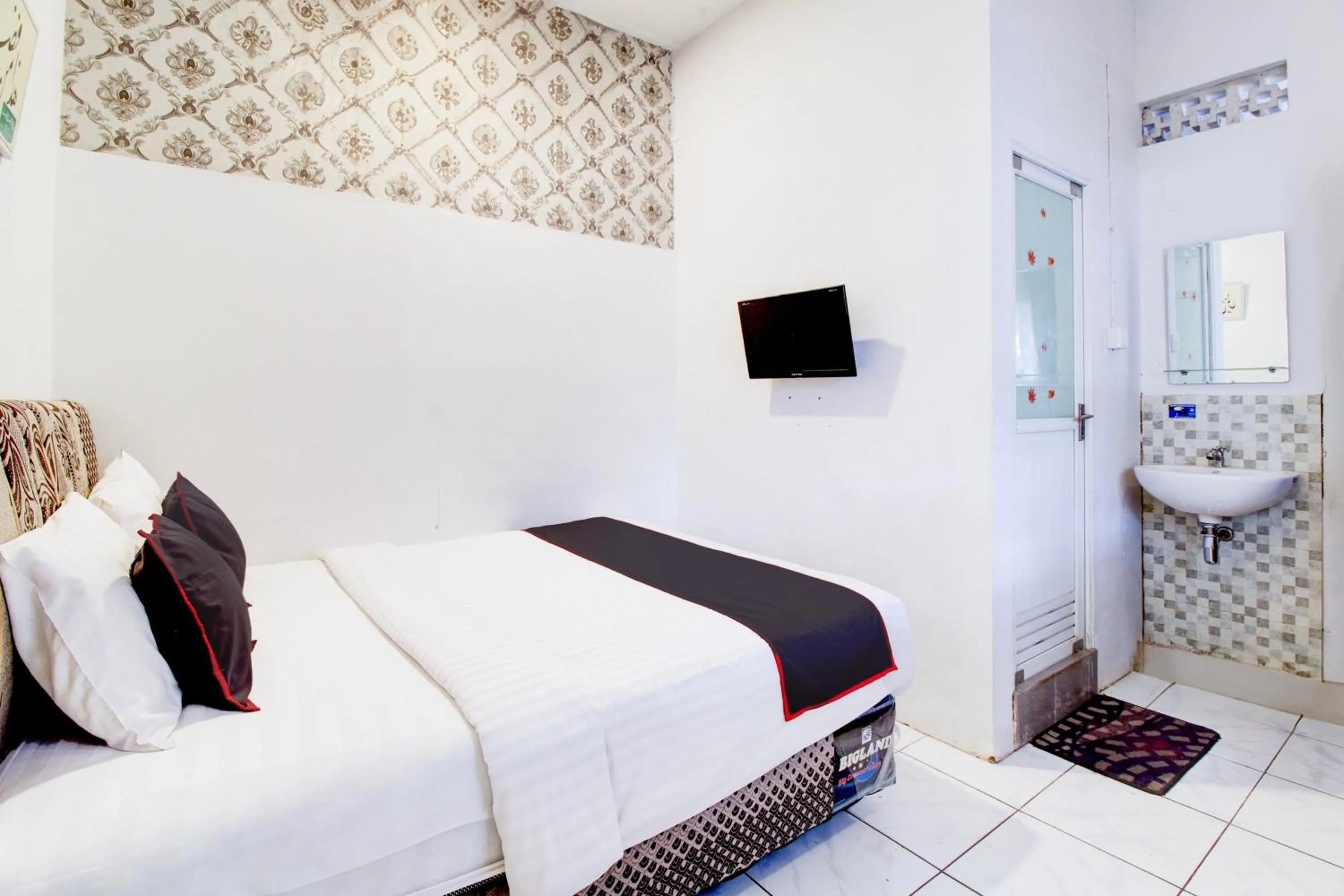 Bedroom, Bed in Hotel O Jalan Jenderal Sudirman Near Imam Bonjol Square Formerly Nelvi Guest House