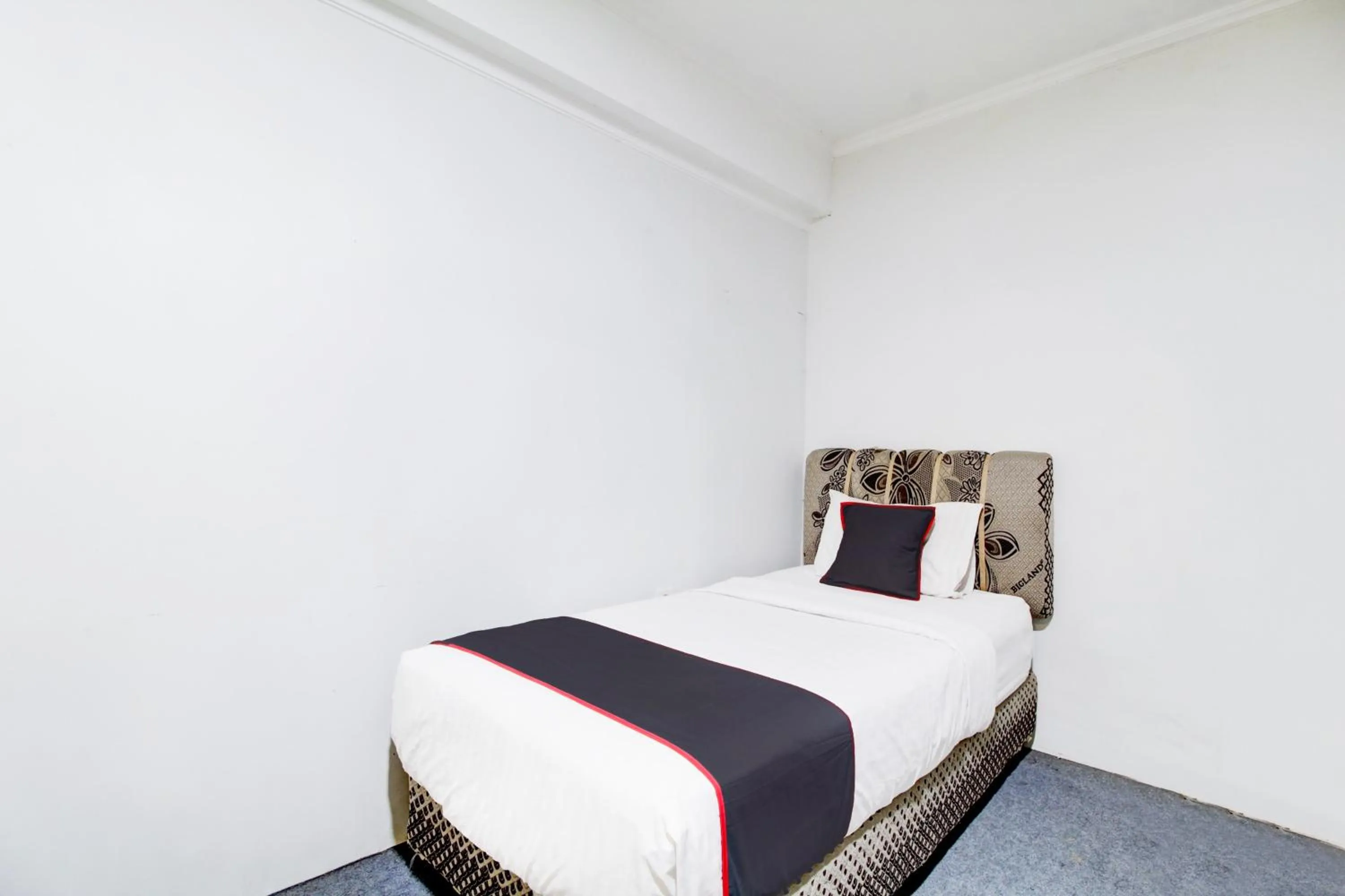 Bedroom, Bed in Hotel O Jalan Jenderal Sudirman Near Imam Bonjol Square Formerly Nelvi Guest House