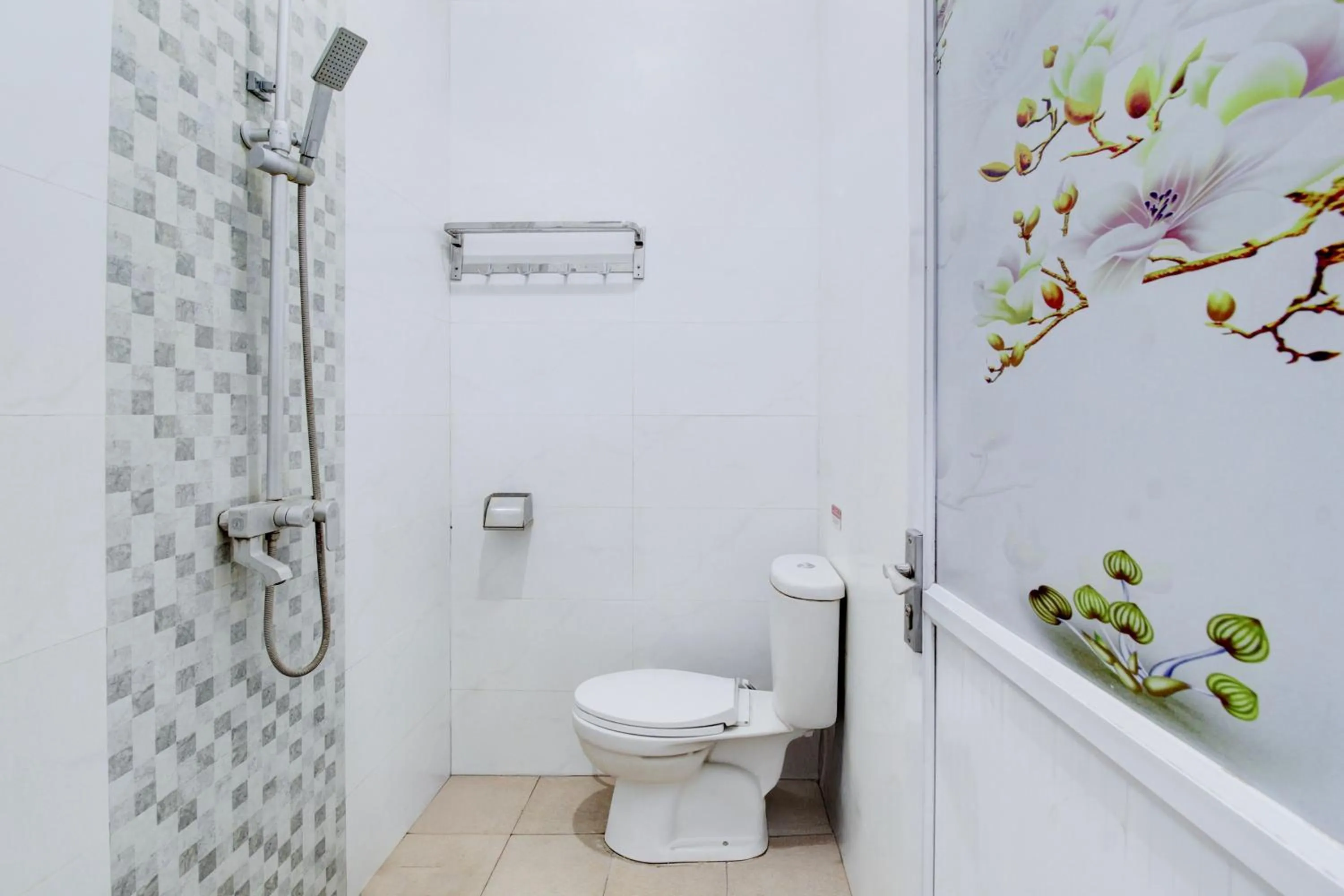 Bathroom in Hotel O Jalan Jenderal Sudirman Near Imam Bonjol Square Formerly Nelvi Guest House