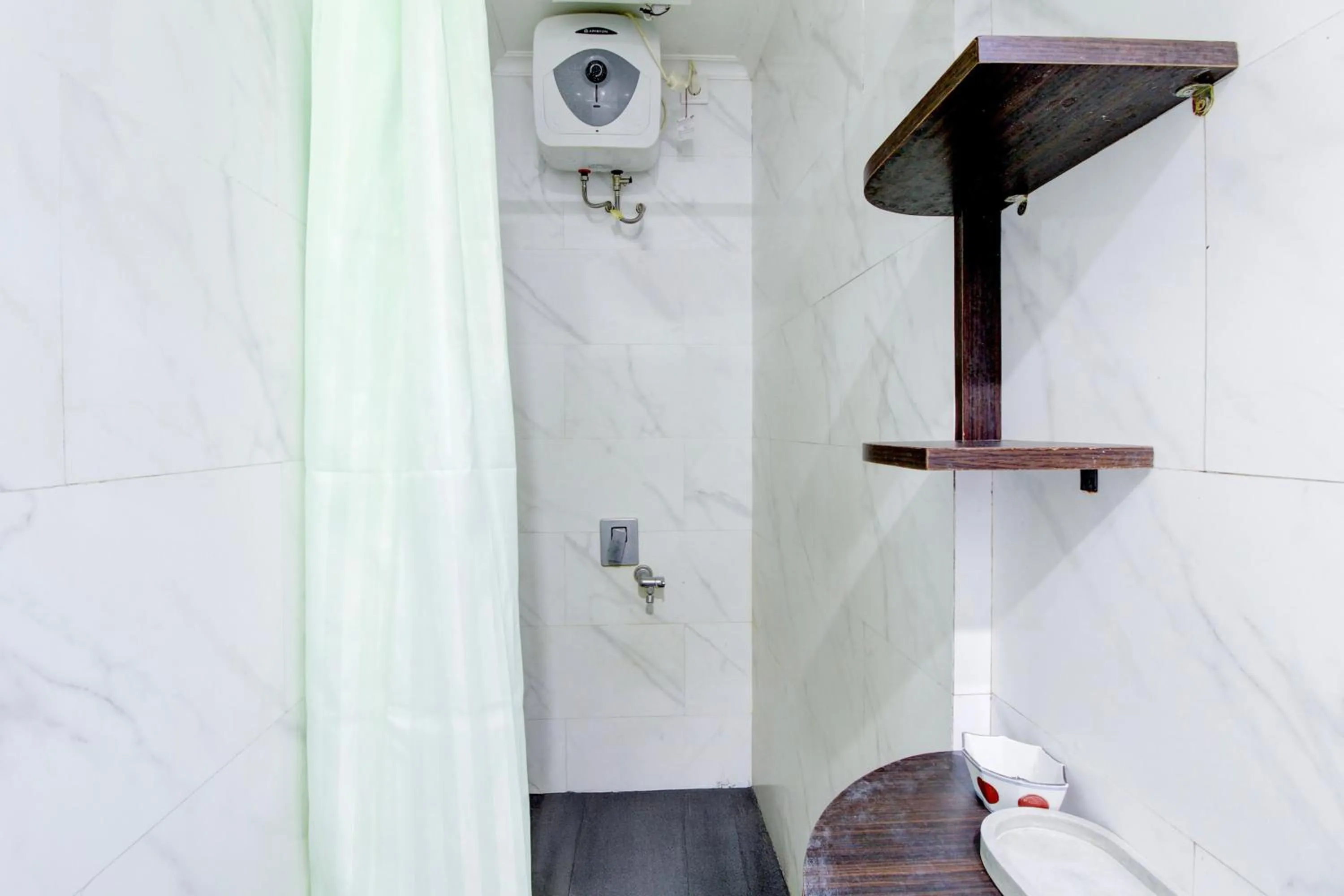 Bathroom in Hotel O Jalan Jenderal Sudirman Near Imam Bonjol Square Formerly Nelvi Guest House