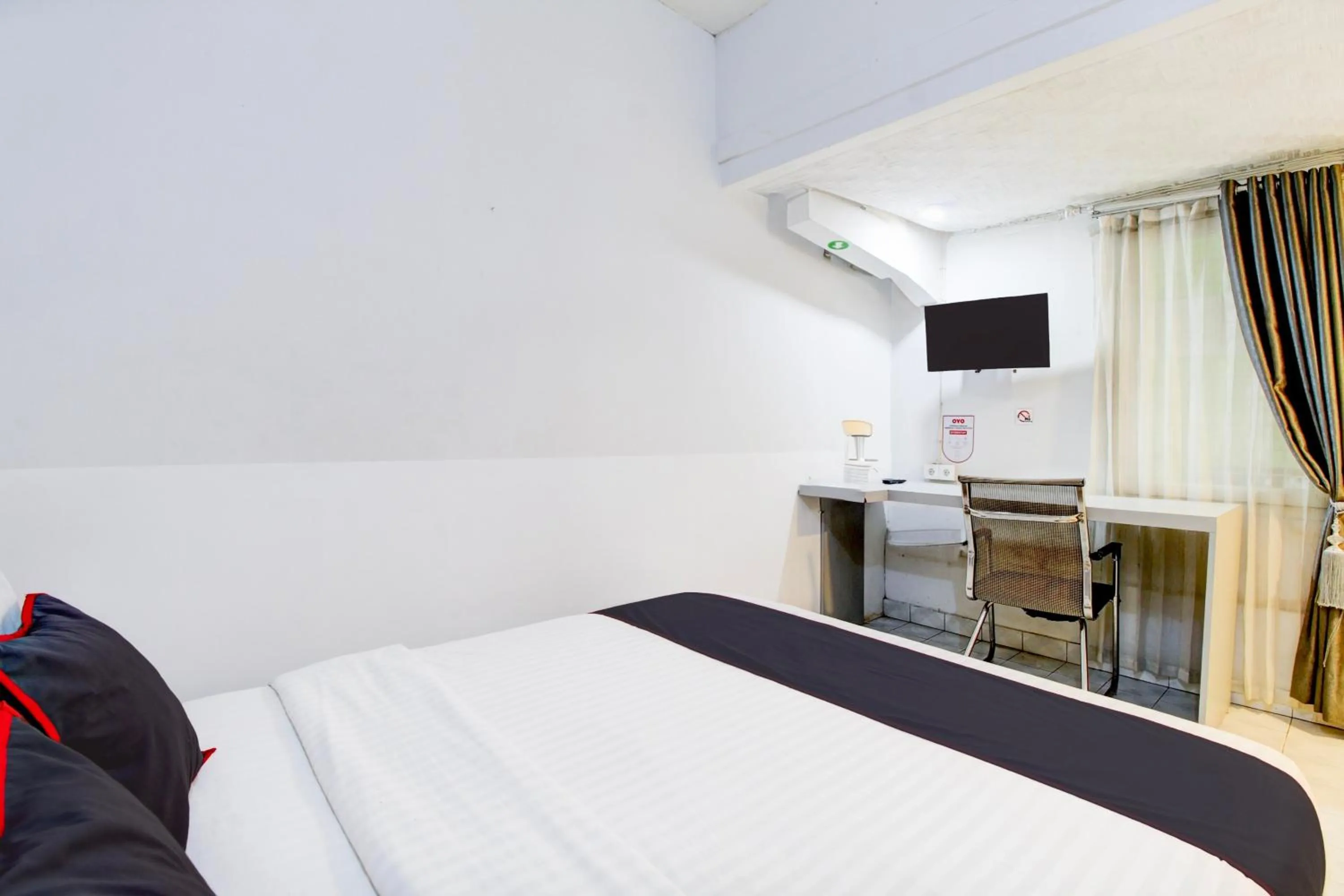 Bedroom, Bed in Hotel O Jalan Jenderal Sudirman Near Imam Bonjol Square Formerly Nelvi Guest House