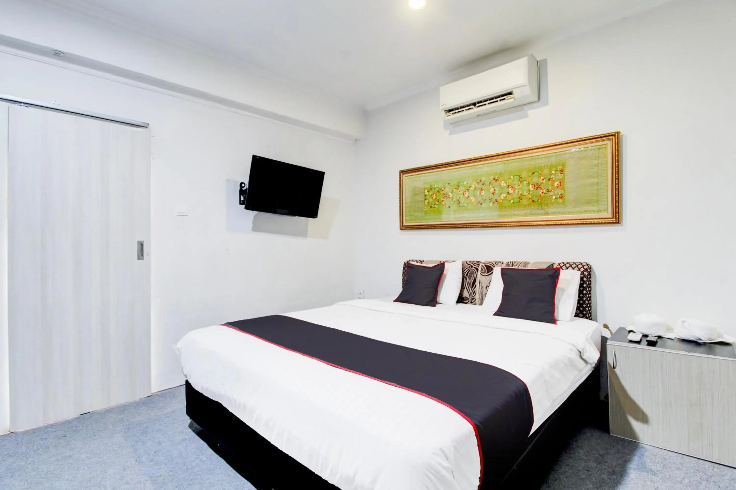 Family Suite in Hotel O Jalan Jenderal Sudirman Near Imam Bonjol Square Family Suite in Hotel O Jalan Jenderal Sudirman Near Imam Bonjol Square