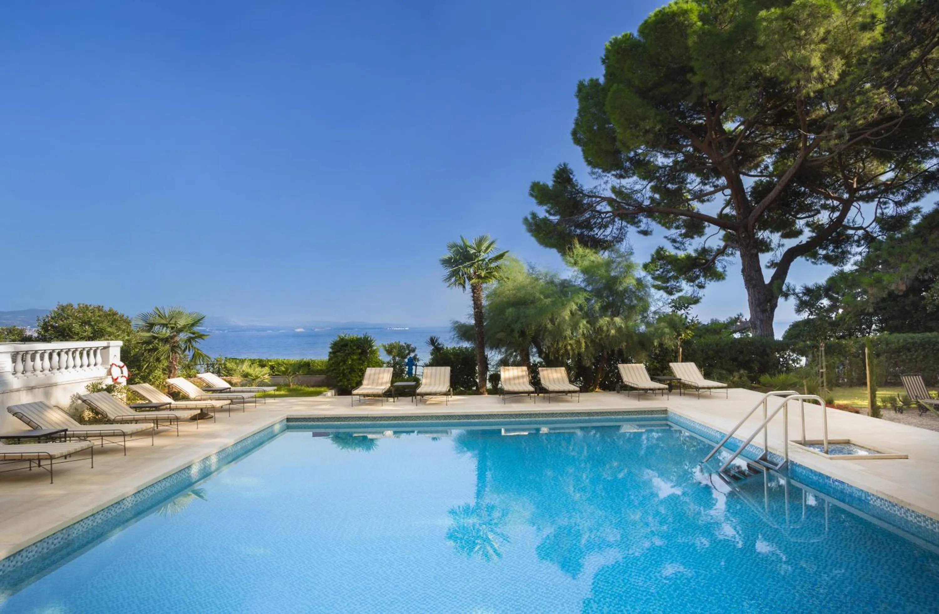 Swimming pool in Villa Amalia - by Liburnia Hotels & Villas