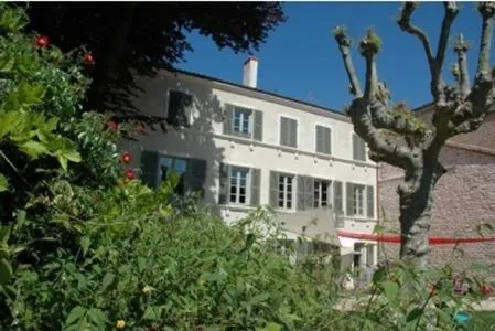 Property building in Le Clos de l'Abbaye