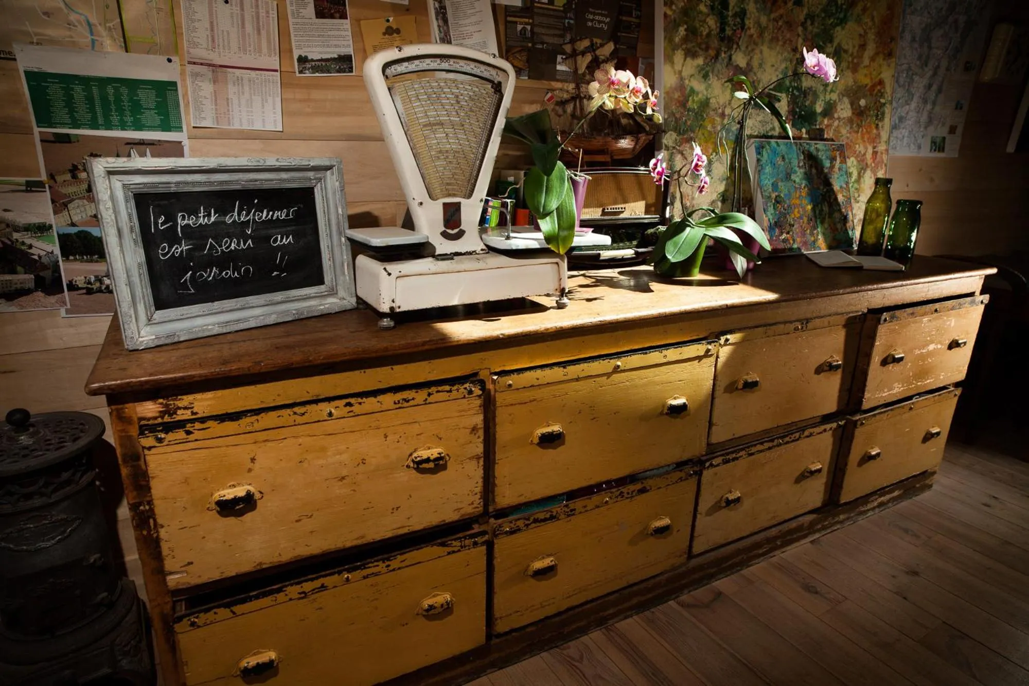 Communal lounge/ TV room in Le Clos de l'Abbaye