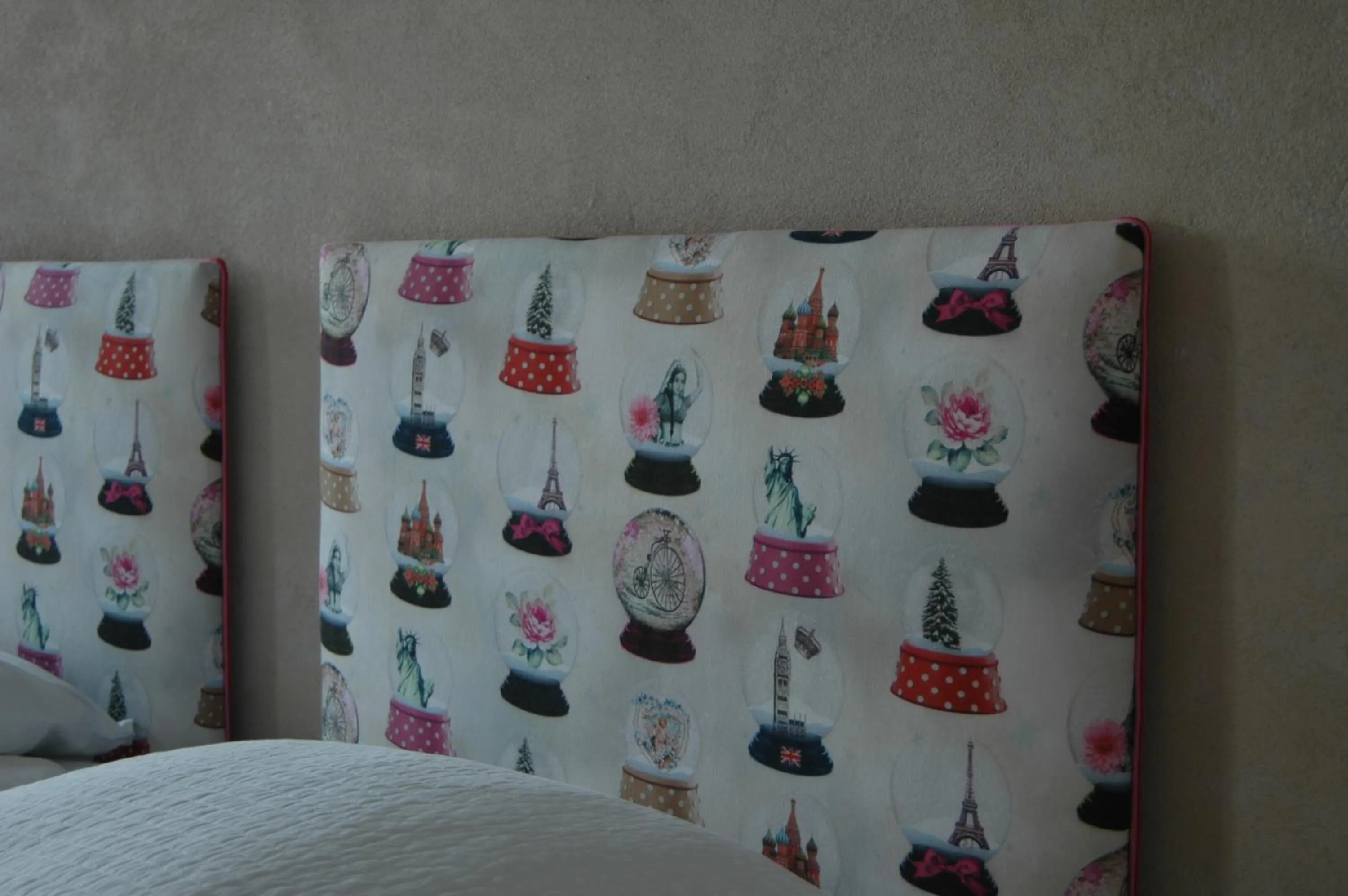 Decorative detail, Bed in Le Clos de l'Abbaye