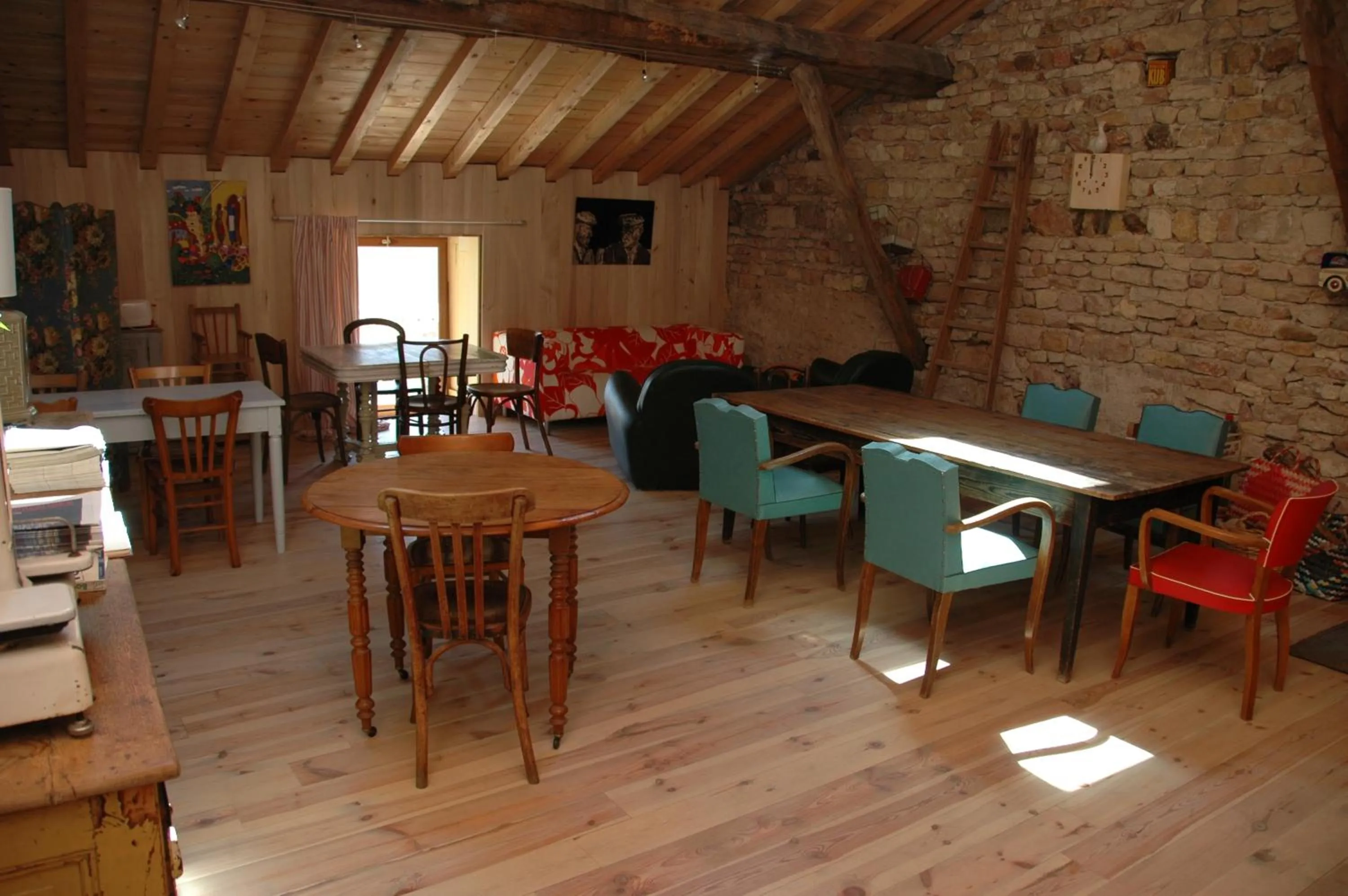 Communal lounge/ TV room in Le Clos de l'Abbaye