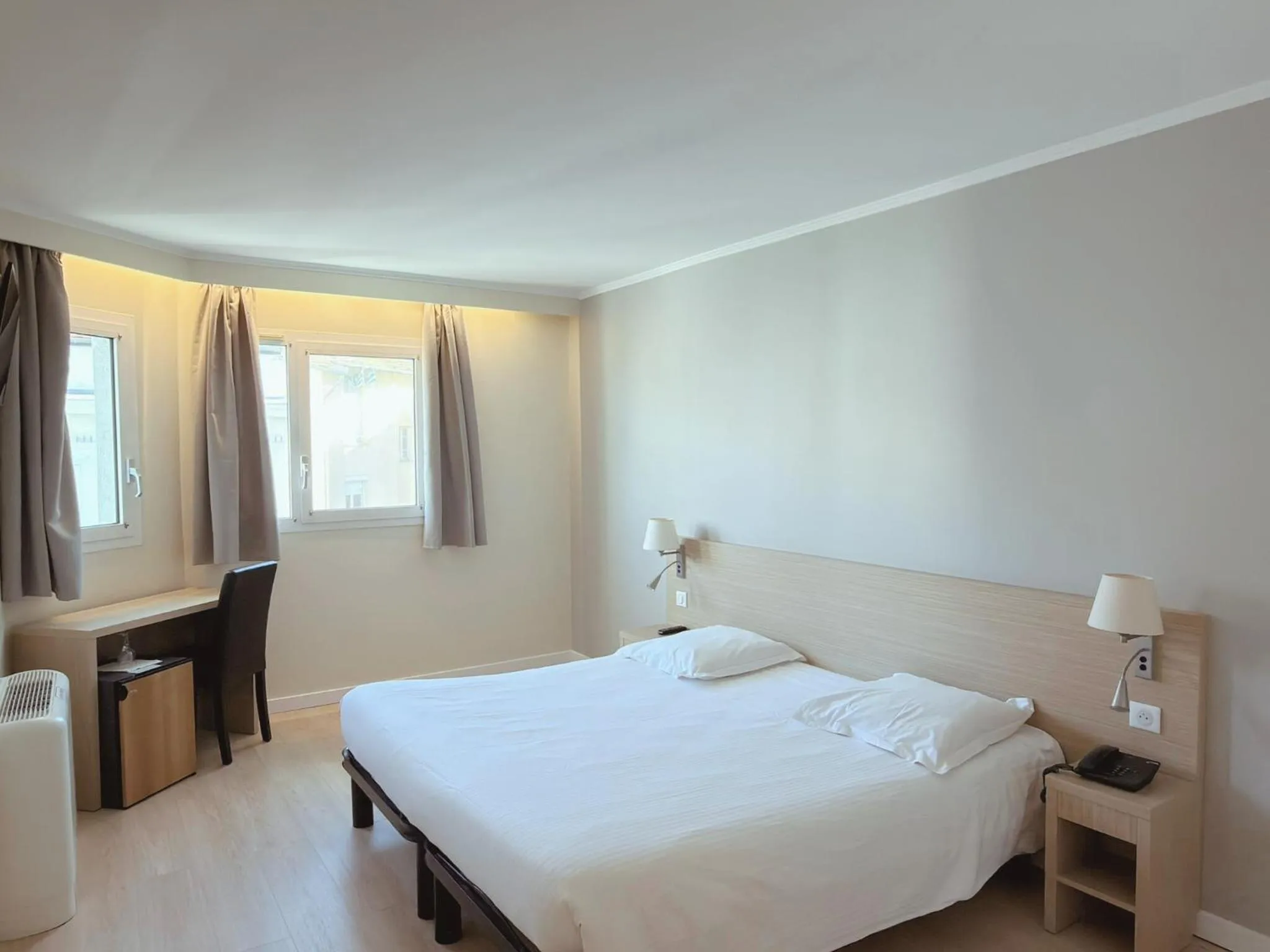 Bed in Hôtel de l'Étoile