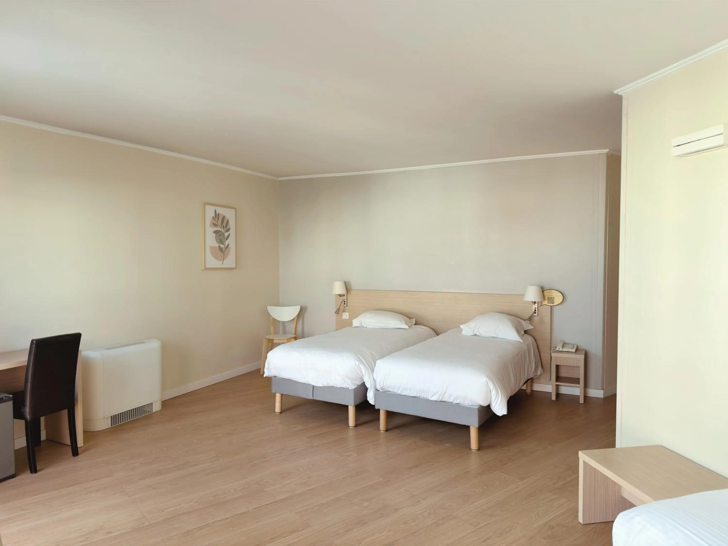 Photo of the whole room, Bed in Hôtel de l'Étoile