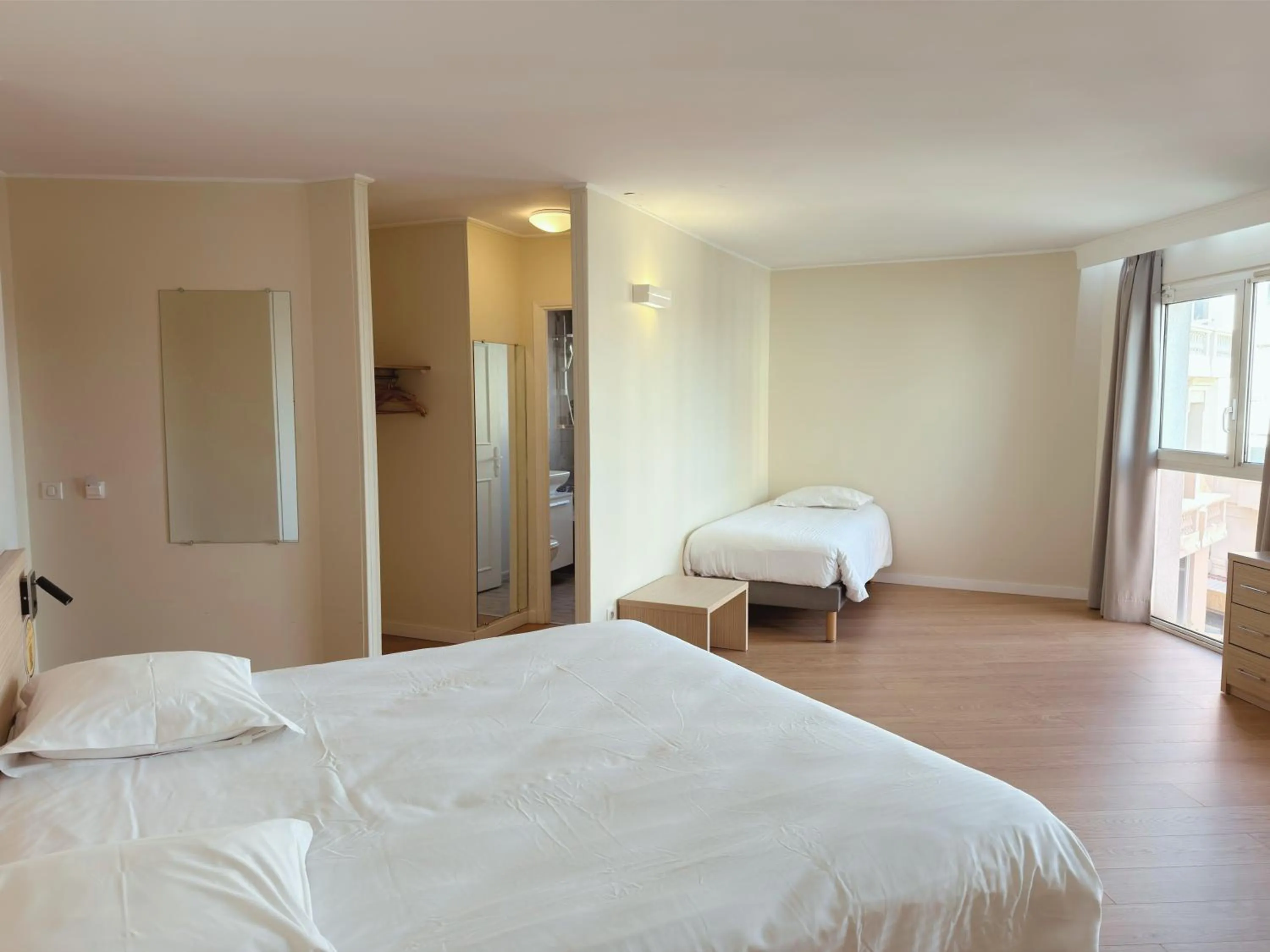 TV and multimedia, Bed in Hôtel de l'Étoile