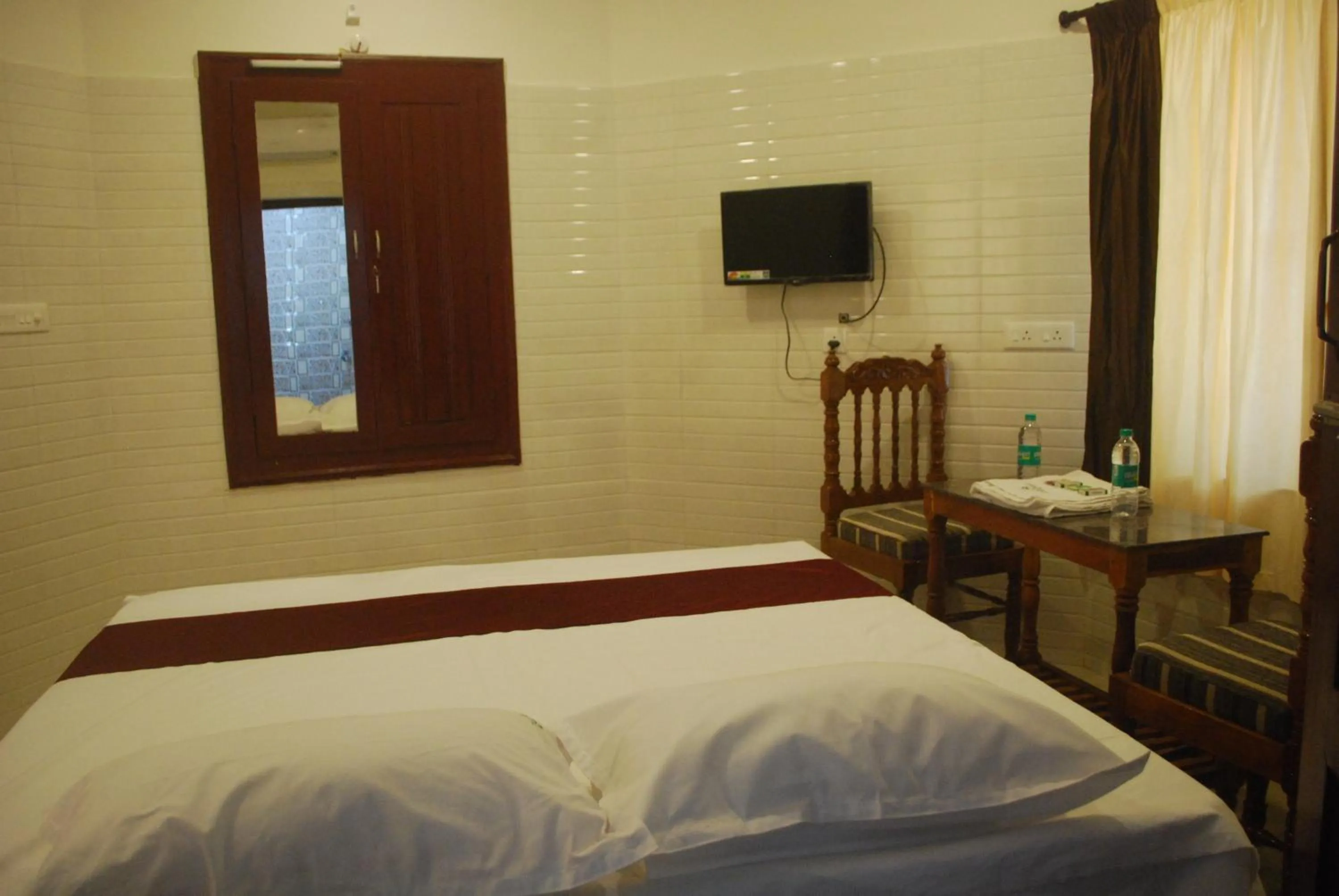 Bed in Hotel Jebasakthy